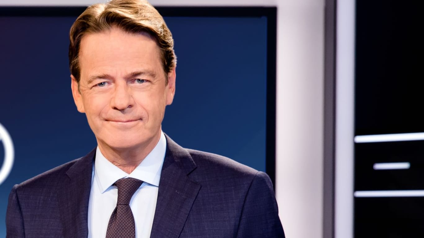 Rudi Cerne: 2002 moderierte er seine erste "Aktenzeichen XY"-Sendung.