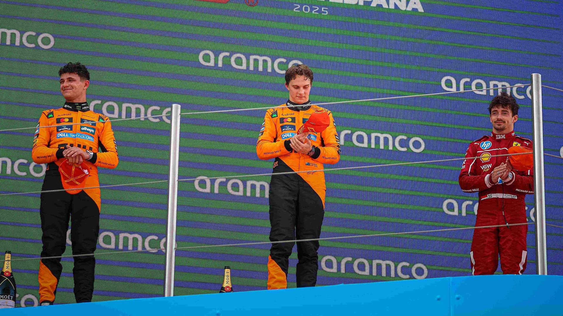 Piastris Teamkollege Lando Norris (l.) wurde Zweiter, Charles Leclerc (r.) im Ferrari Dritter.