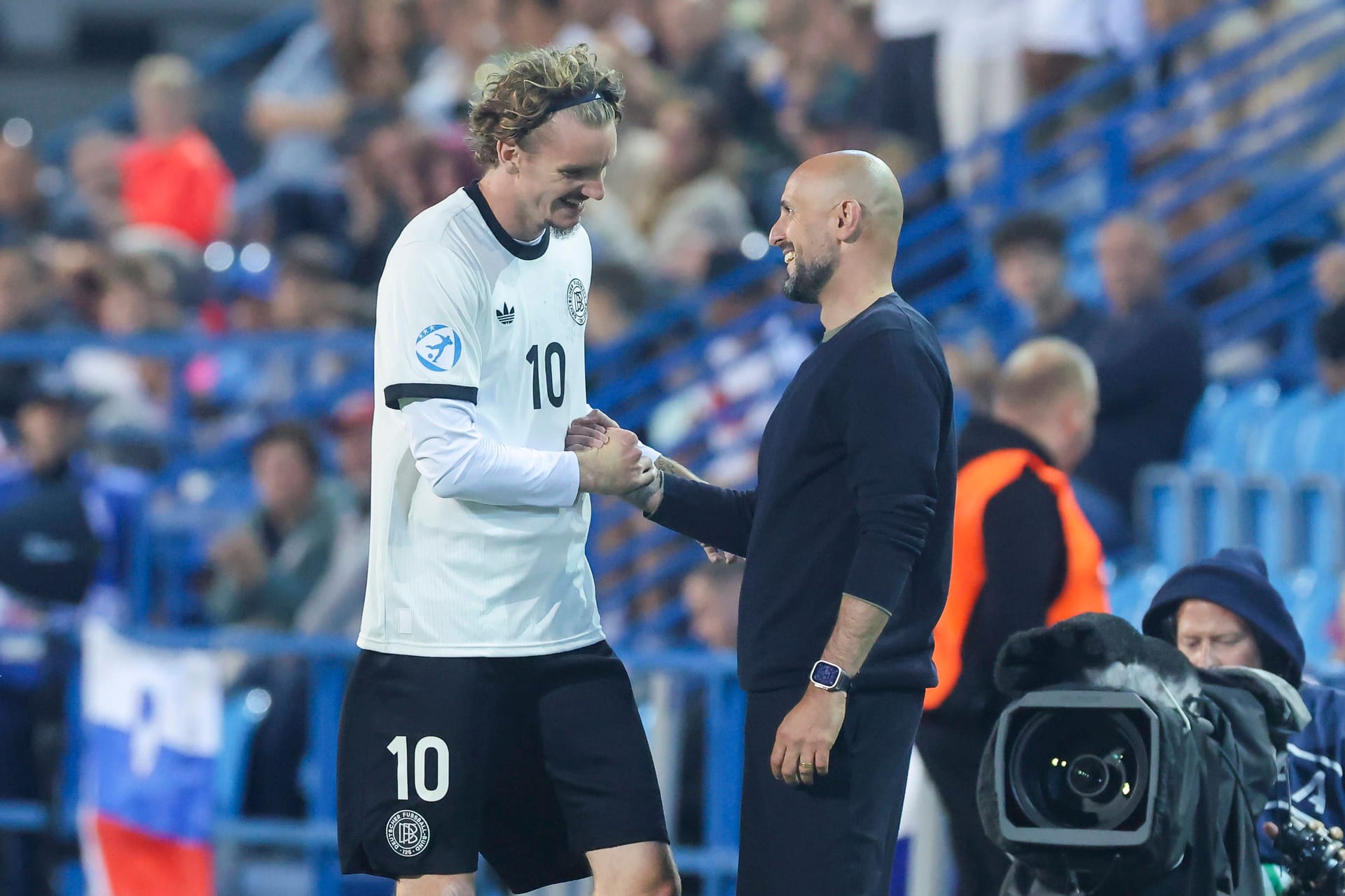 Nick Woltemade (l.) und Antonio Di Salvo: Die deutsche U21 trifft im nächsten EM-Gruppenspiel auf Tschechien.