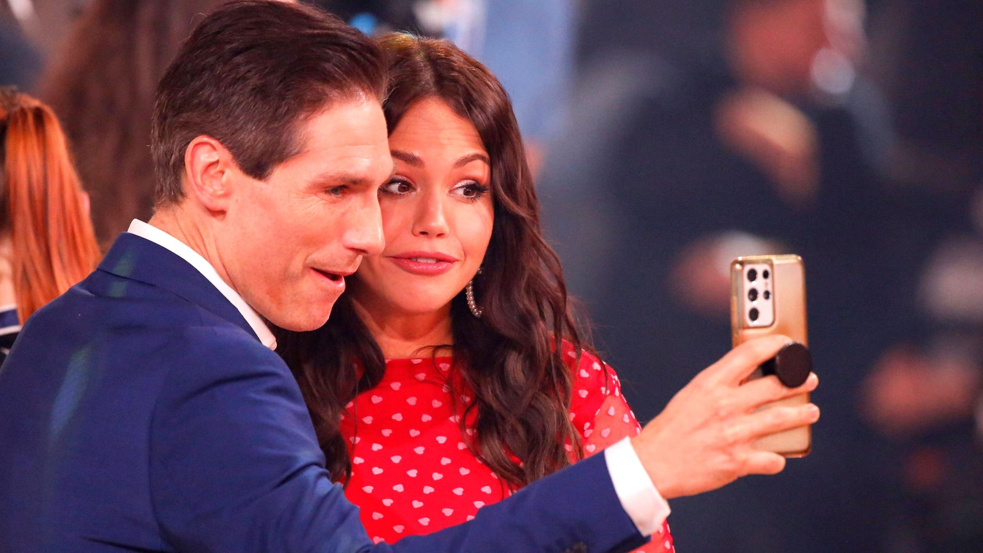 Christian Polanc und Christina Hänni: Die "Lets Dance"-Stars posieren hier gemeinsam für ein Selfie im Februar 2024.