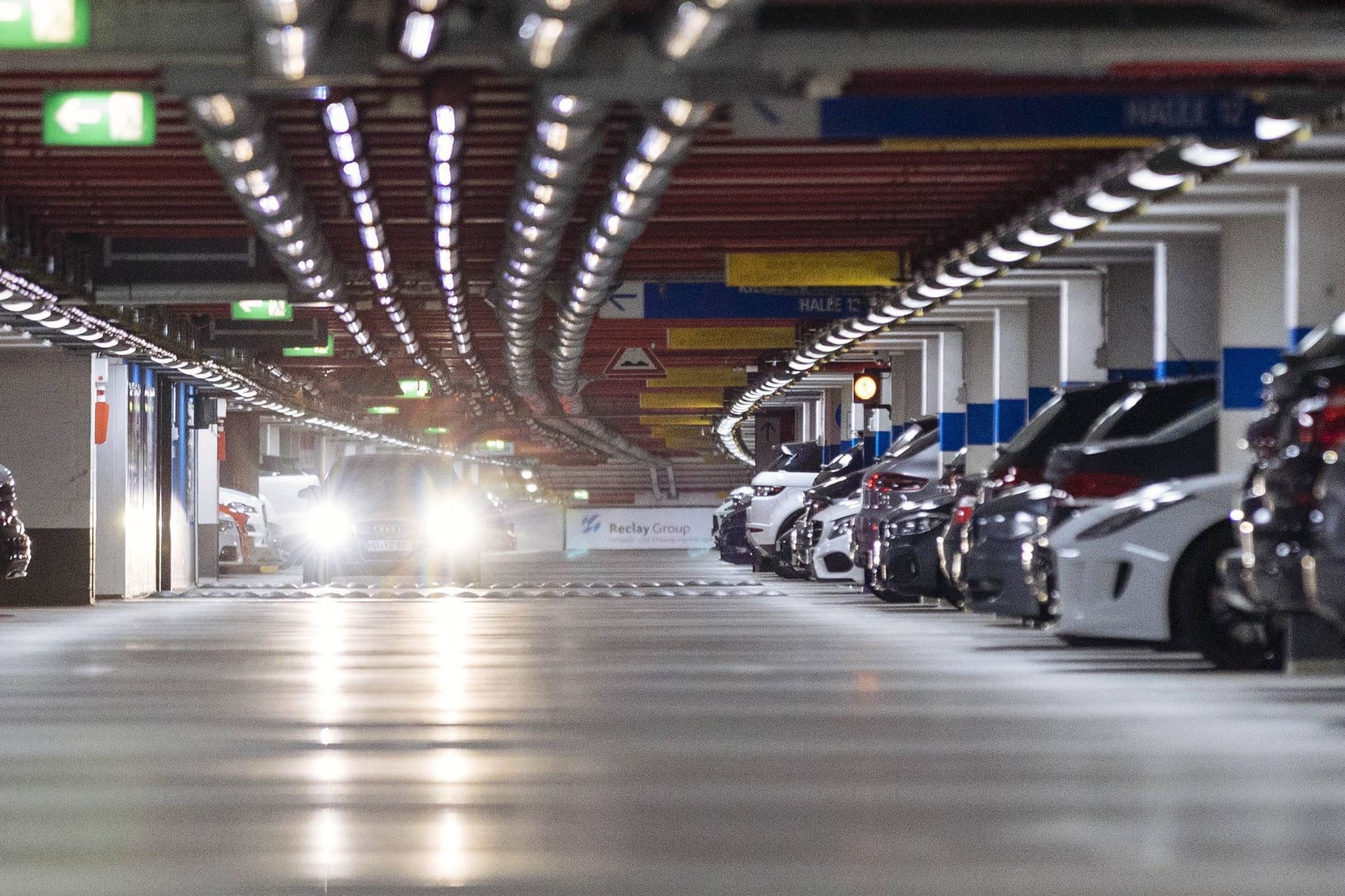 Parkhaus im Rheinauhafen (Symbolfoto): Den Wagen abstellen könnte bald teurer werden.