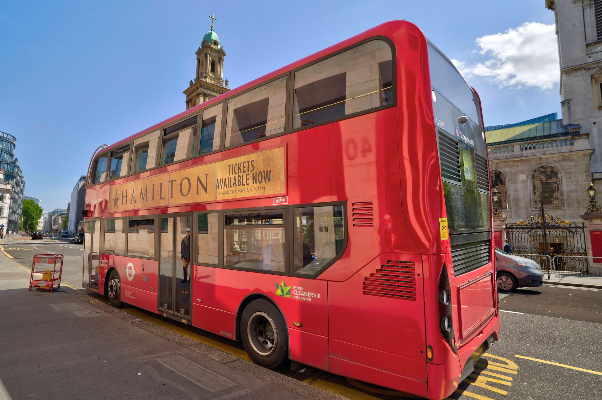 Ein Londoner Doppeldeckerbus (Archivbild): Asolo-Ogugua saß unter Drogeneinfluss hinter dem Lenker eines solchen Busses, als er ein Mädchen überfuhr.