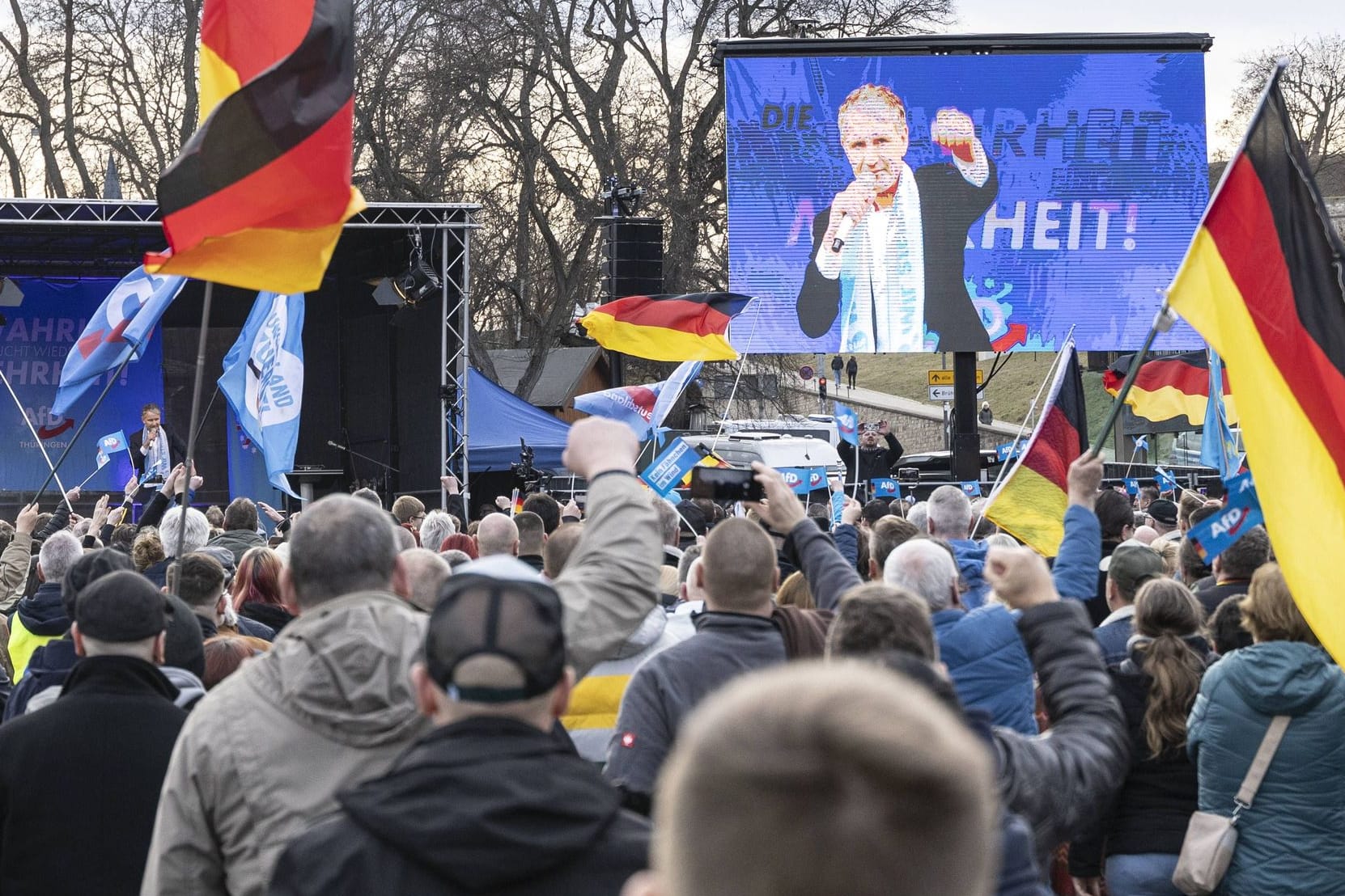 AfD-Versammlung mit Björn Höcke in Erfurt: "Ausgefuchste Wessis und Ossis zogen hetzten gegen alle in der regierenden Elite."