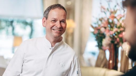 Jetzt mit drei Sternen: Seit mehr als 20 Jahren gibt Christoph Rüffer im "Haerlin" den Ton an. Jetzt mit drei Sternen: Seit mehr als 20 Jahren gibt Christoph Rüffer im "Haerlin" den Ton an.