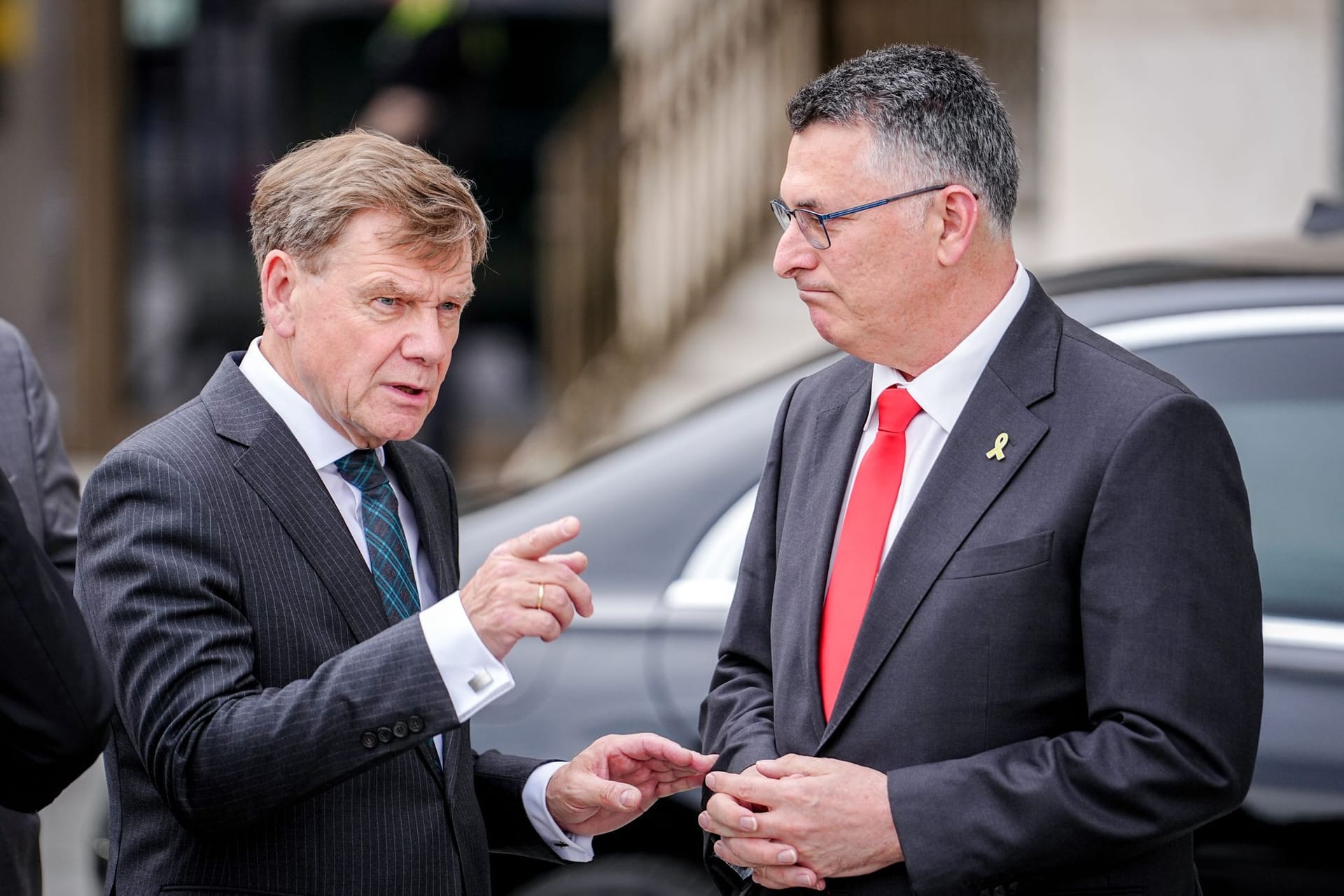 Außenminister Johann Wadephul und sein israelischer Amtskollege Gideon Saar suchen bei ihrem Treffen in Berlin nach politischen Gemeinsamkeiten. Außenminister Johann Wadephul und sein israelischer Amtskollege Gideon Saar suchen bei ihrem Treffen in Berlin nach politischen Gemeinsamkeiten.