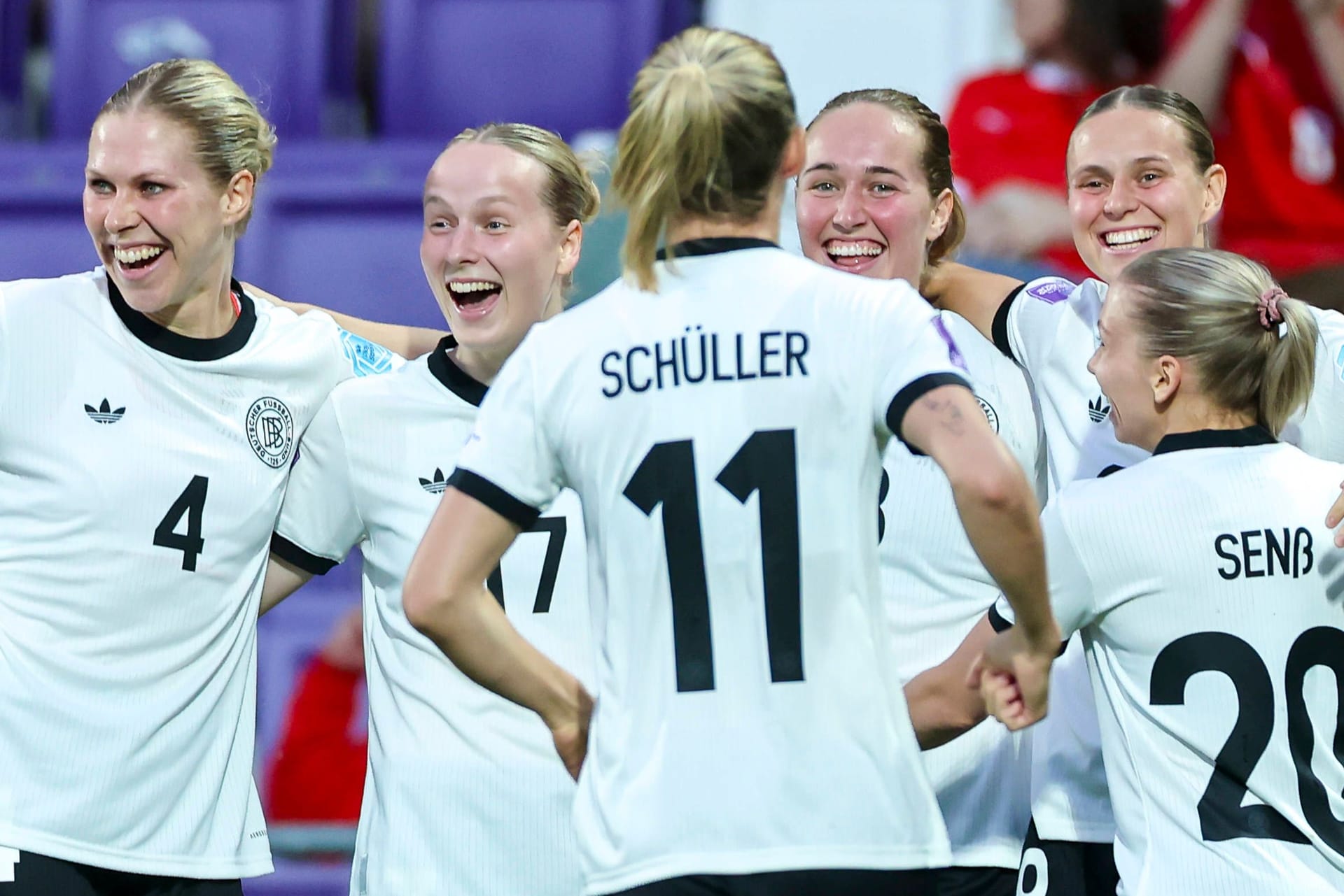Die DFB-Frauen jubeln: Deutschland konnte vor dem Turnier mit zwei Siegen Selbstvertrauen sammeln.