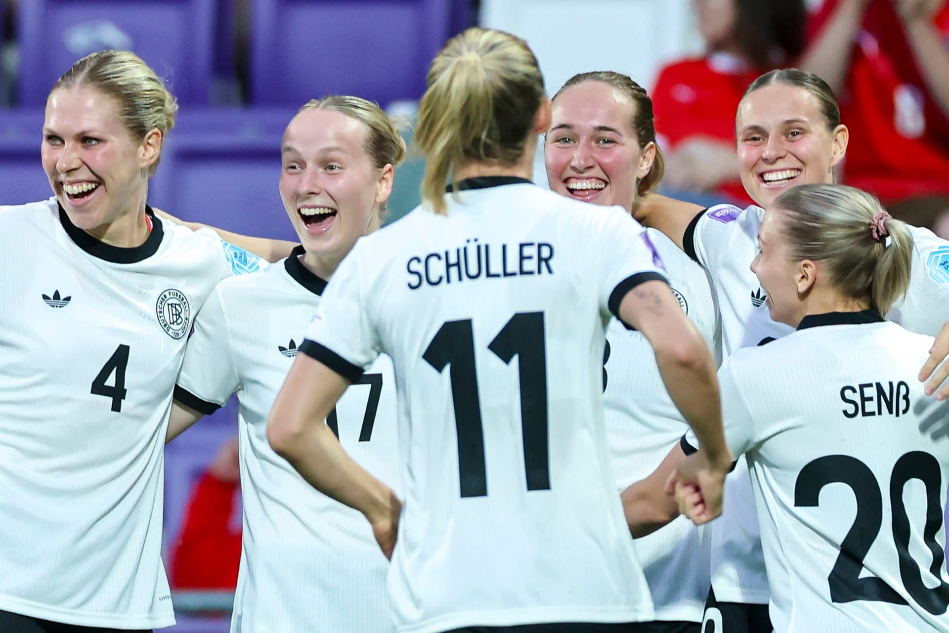 Die DFB-Frauen jubeln: Deutschland konnte vor dem Turnier mit zwei Siegen Selbstvertrauen sammeln.