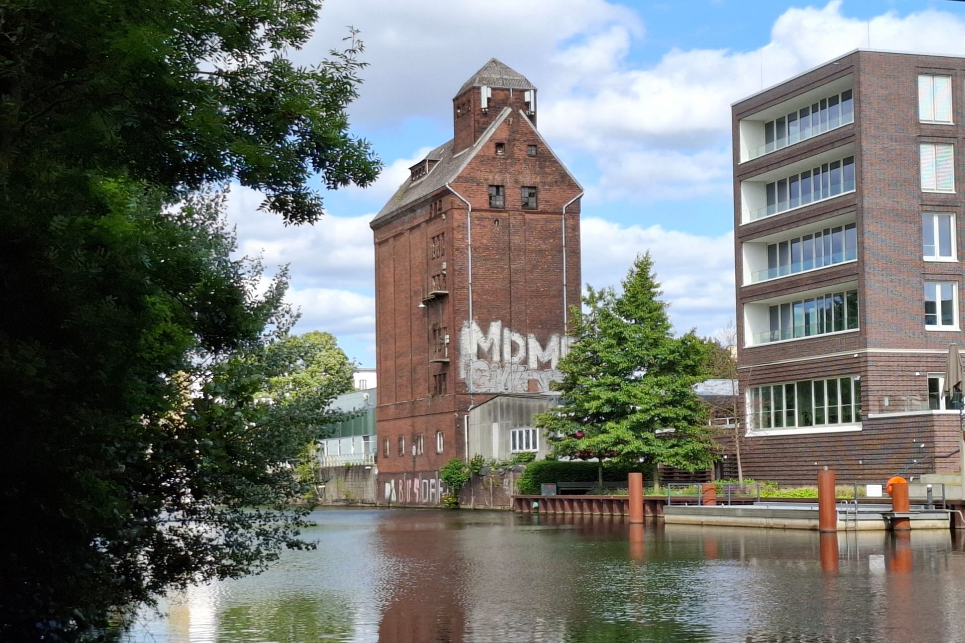 Das Getreidesilo in Hammerbrook am Mittelkanal in Hamburg.