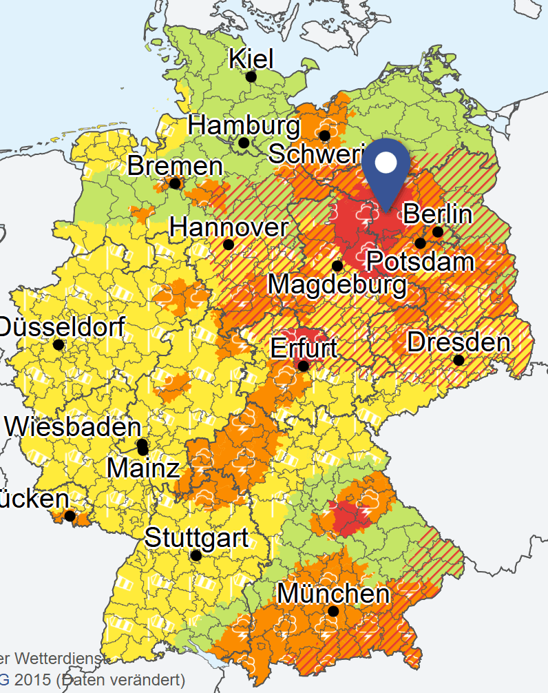 Die Warnkarte des Deutschen Wetterdienstes um 17.20 Uhr: Das Gewitter zieht Richtung Brandenburg und Berlin weiter.