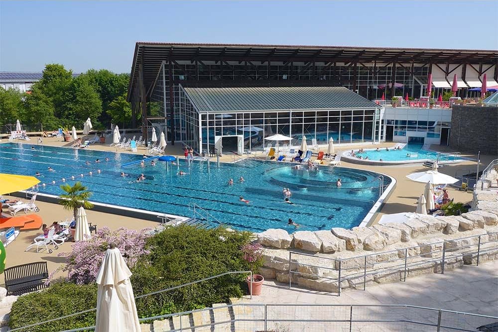 Das Caprima Erlebnisbad (Archivbild): Das aus mehreren Zonen bestehende Edelstahl-Becken ist 1.000 Quadratmeter groß.
