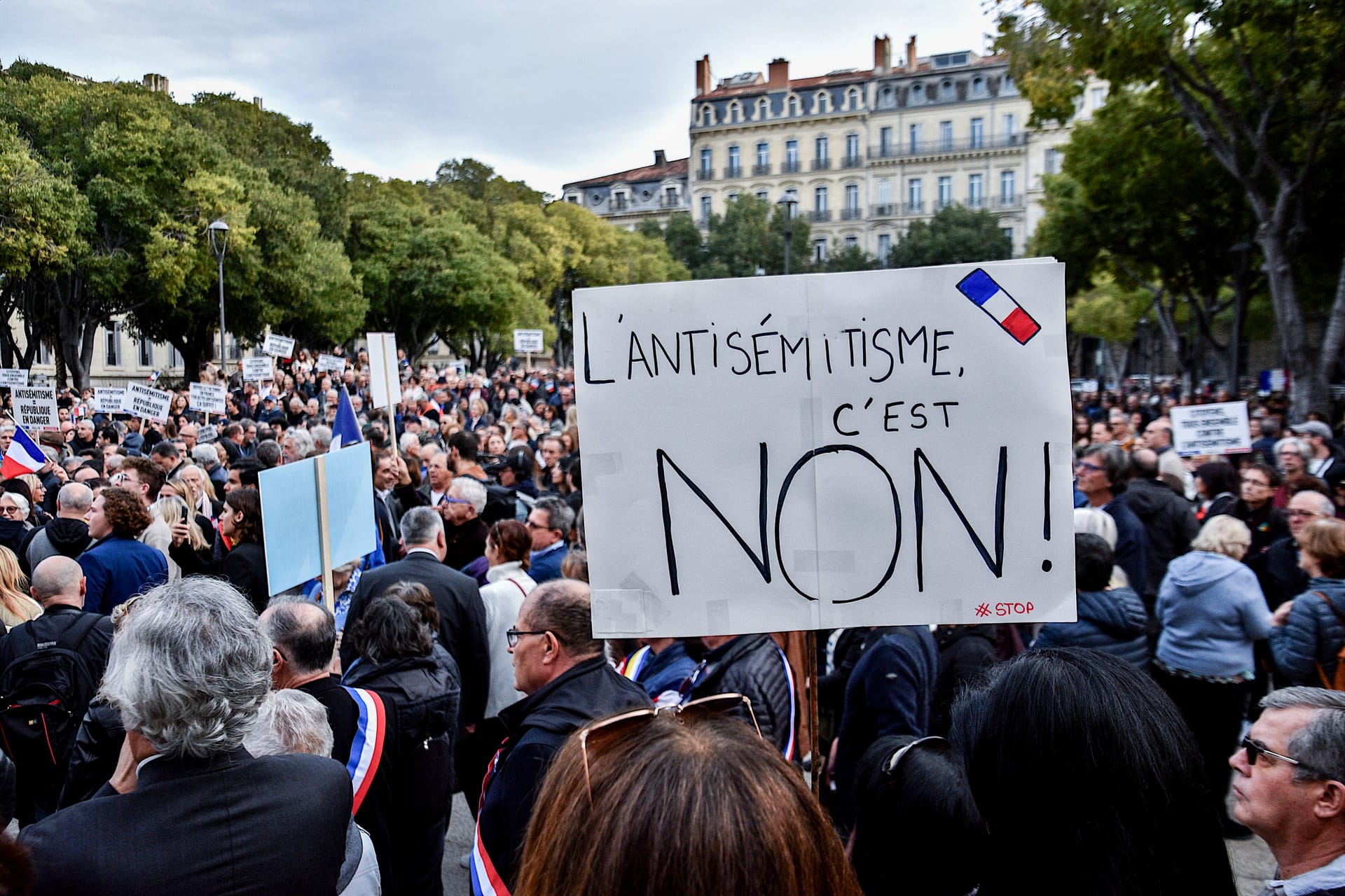 Protest in Marseille: Frankreichs Entsetzen über antisemitischen Angriff zeigt sich hier.