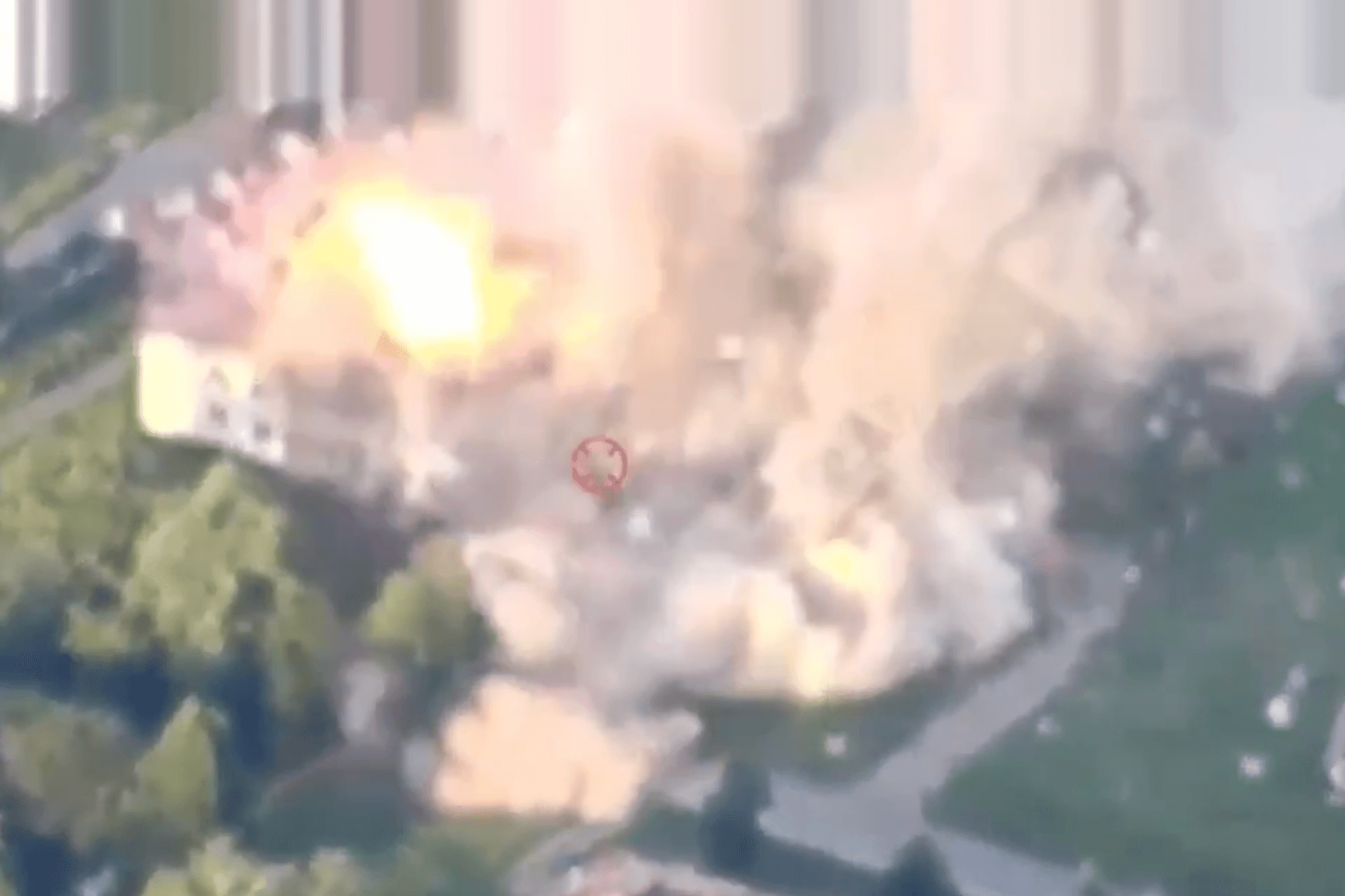 In der Oblast Kursk wurde ein russisches Waffenlager mit Präzisionsbomben angegriffen. In der Oblast Kursk wurde ein russisches Waffenlager mit Präzisionsbomben angegriffen.