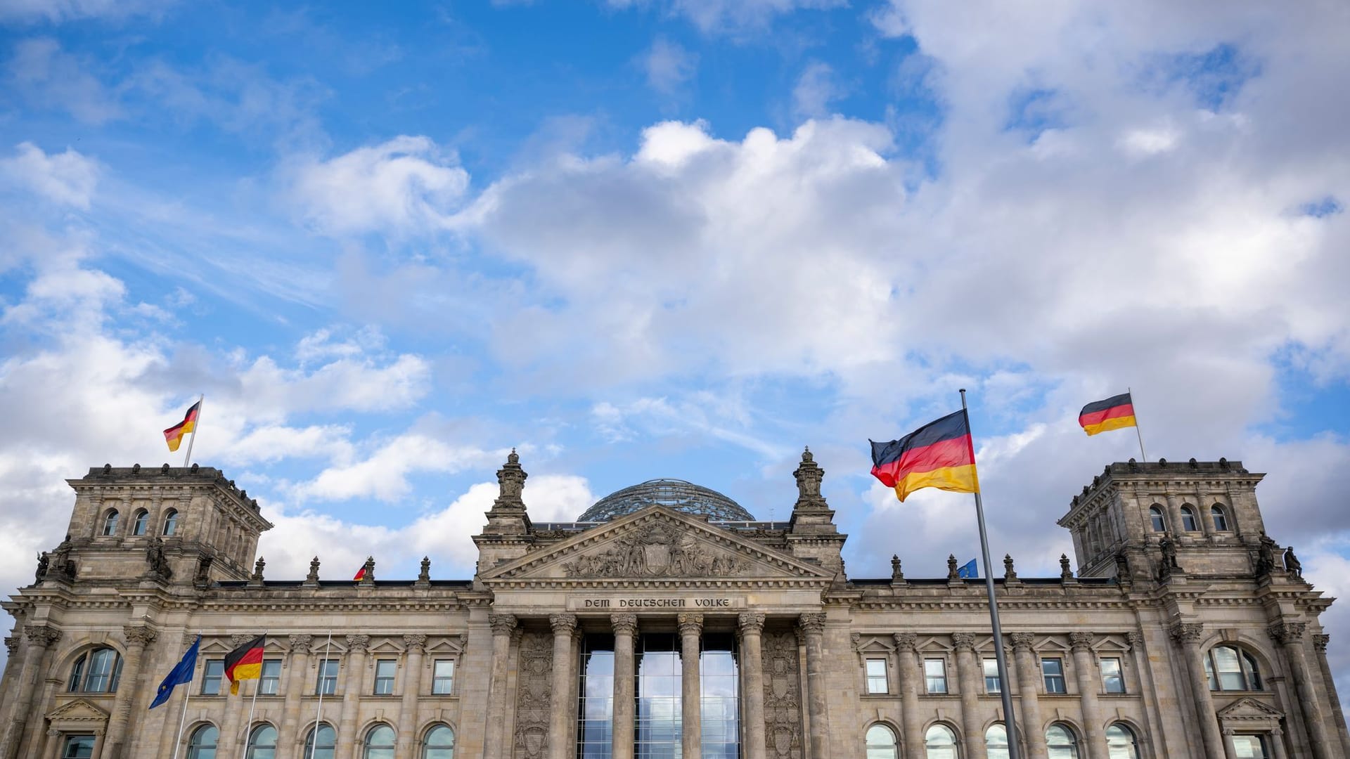 Das Reichstagsgebäude in Berlin - der Sitz des Bundestags Das Reichstagsgebäude in Berlin - der Sitz des Bundestags