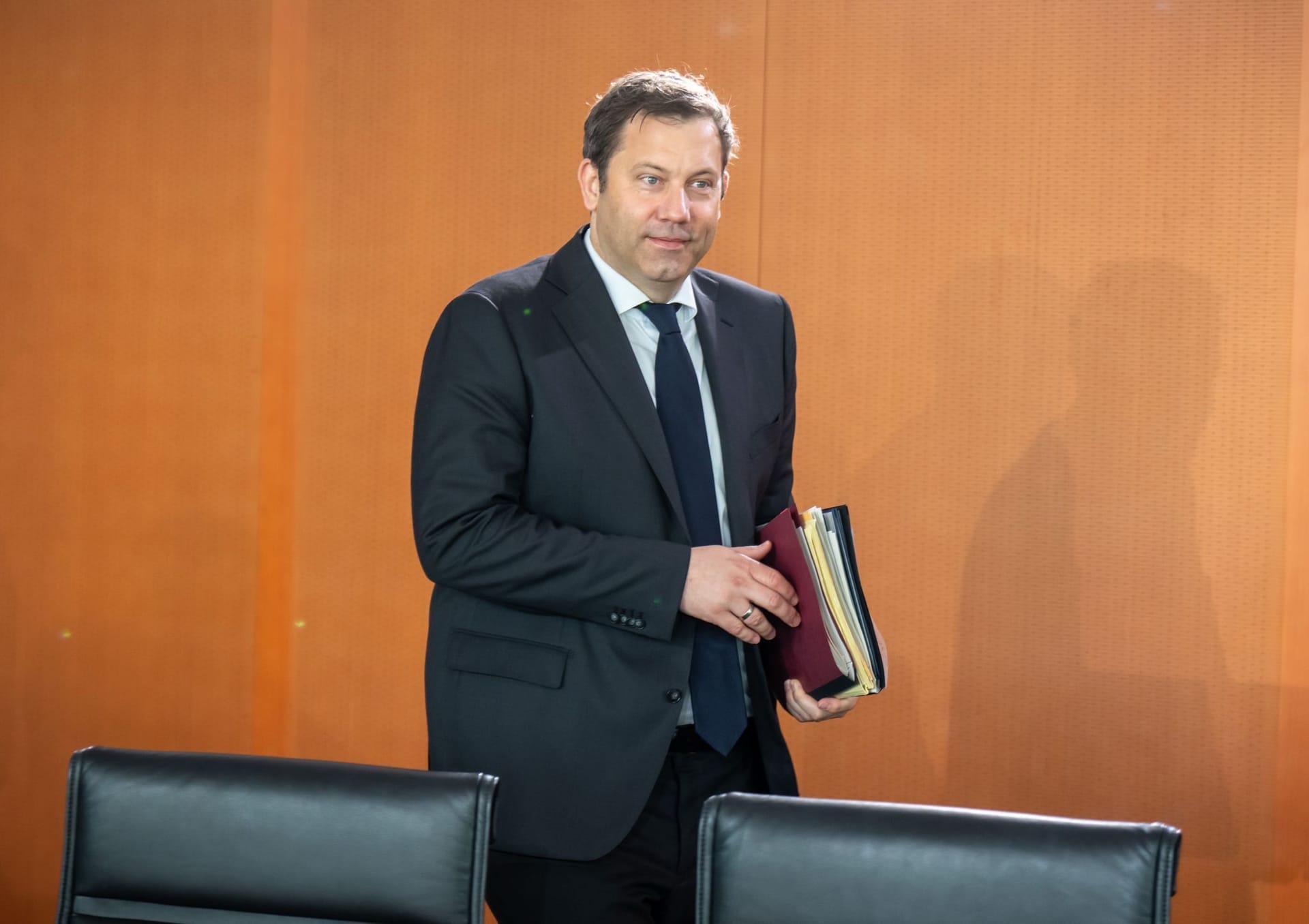Finanzminister Klingbeil türmt Milliardenschulden auf.