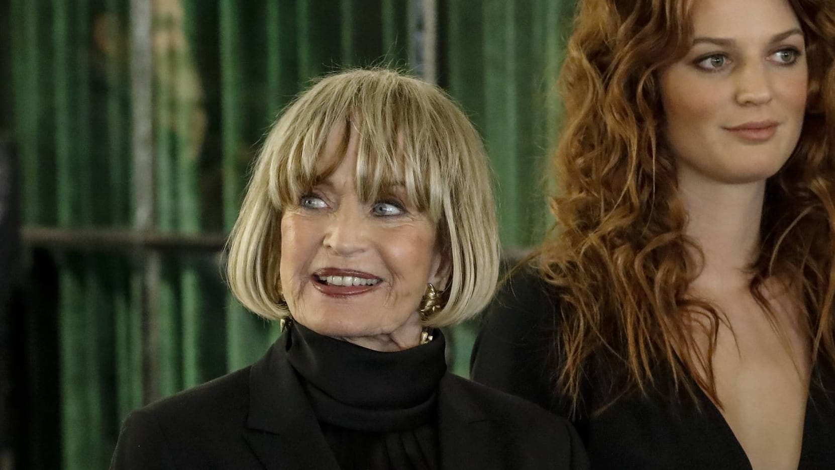 Marlies Möller bei einer Beauty-Messe im Frühjahr 2019 neben einem Model (Symbolfoto): Das Unternehmen der bekannten Hamburgerin hat Insolvenz angemeldet.