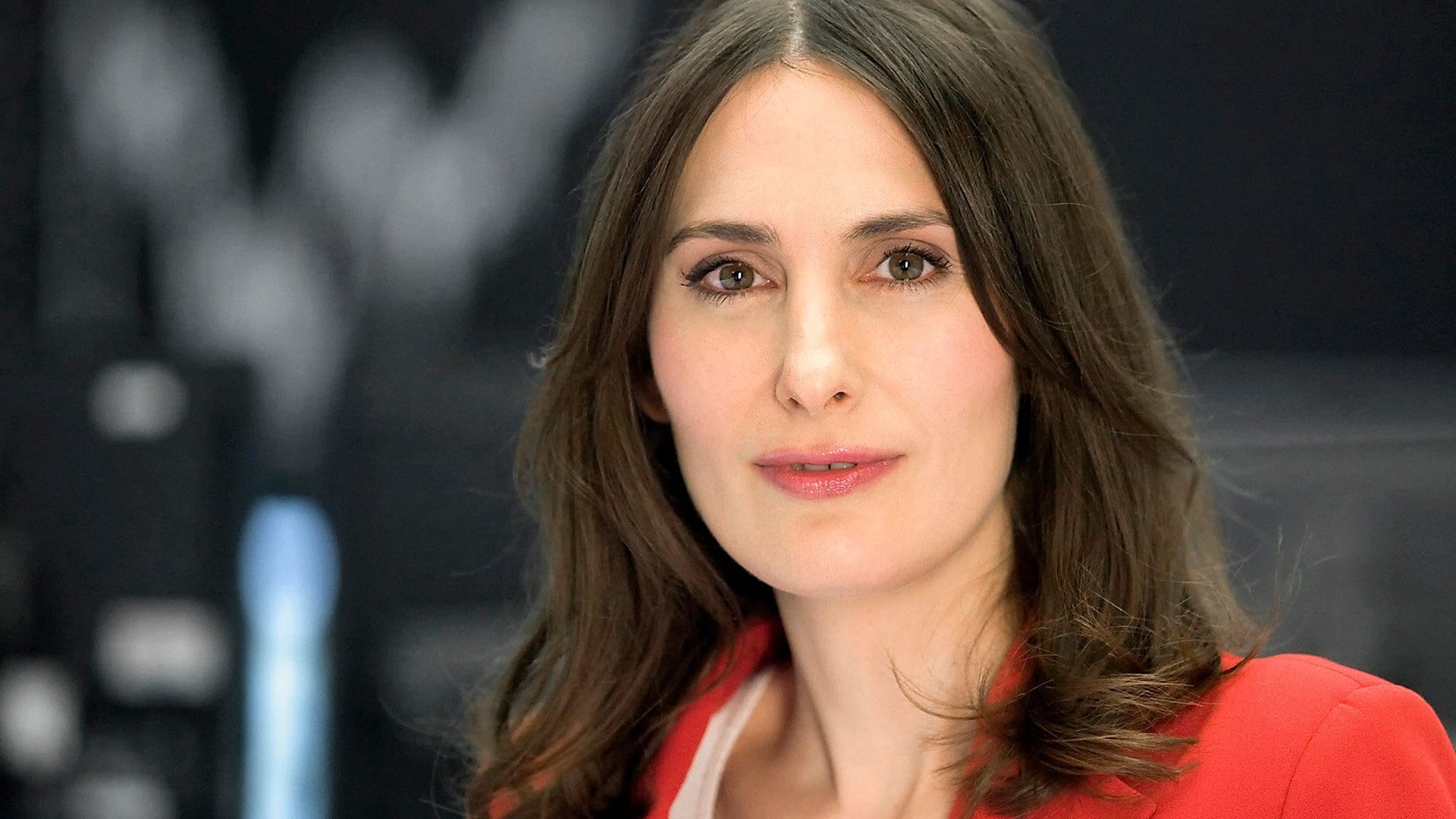 Anja Kohl: Die Redakteurin und Moderatoroin ist bekannt durch die Börsenberichterstattung im Ersten. Anja Kohl: Die Redakteurin und Moderatoroin ist bekannt durch die Börsenberichterstattung im Ersten.