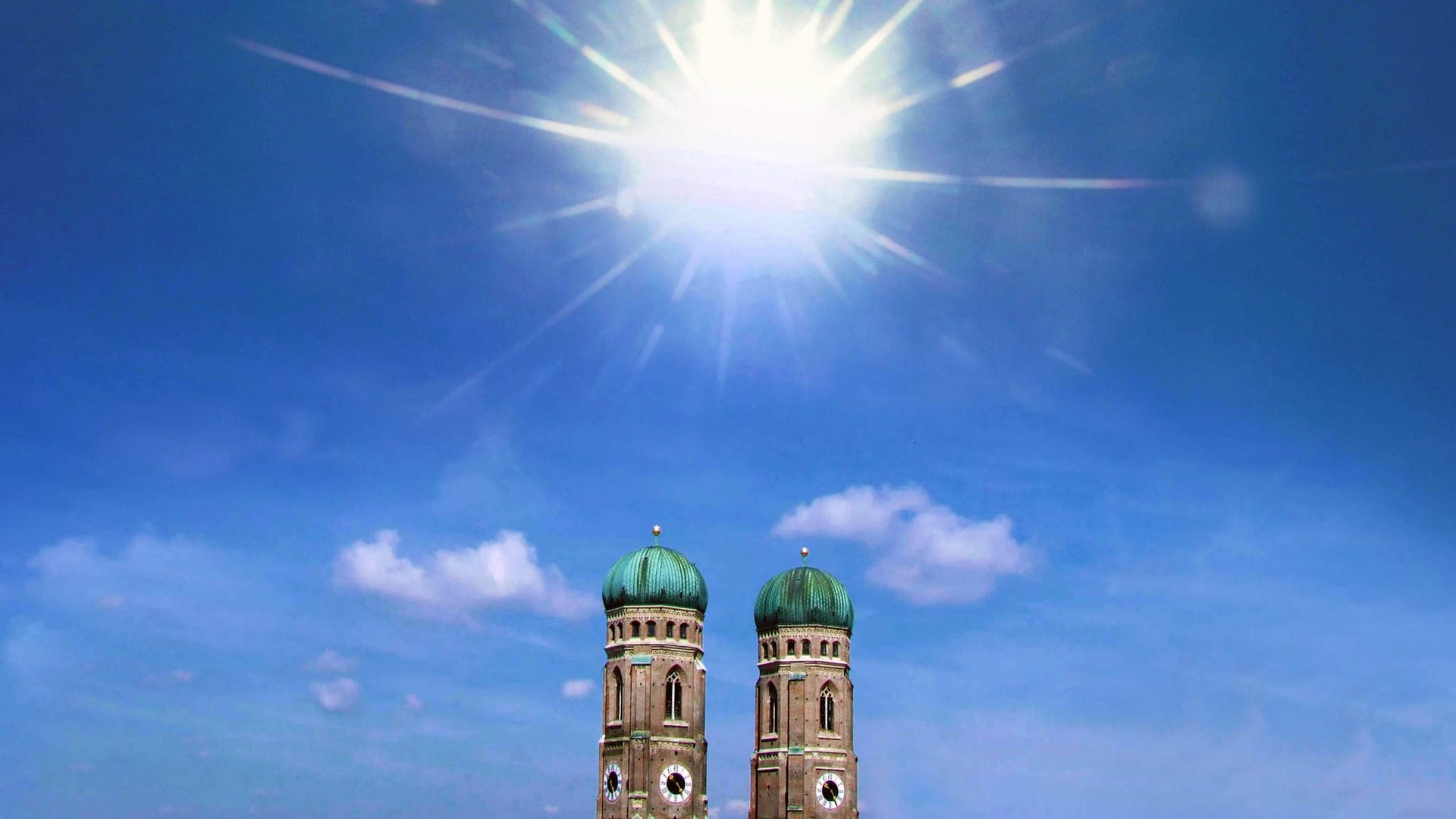Sonne über der Münchner Frauenkirche (Archivbild):