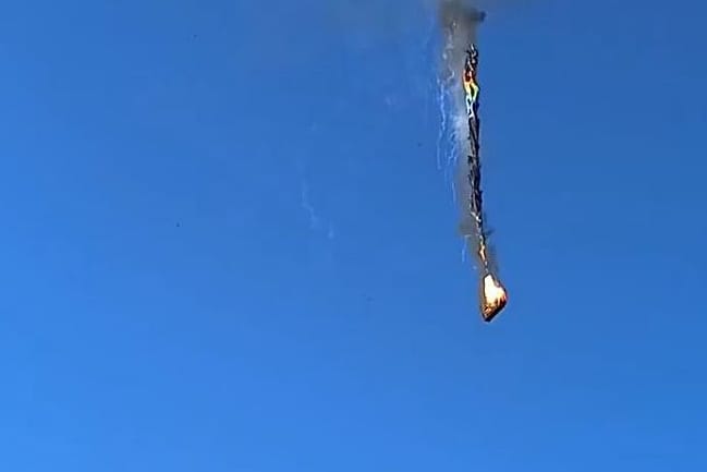 Ballonabsturz in Brasilien: Der Heißluftballon geriet über dem Ort Praia Grande in Brand.