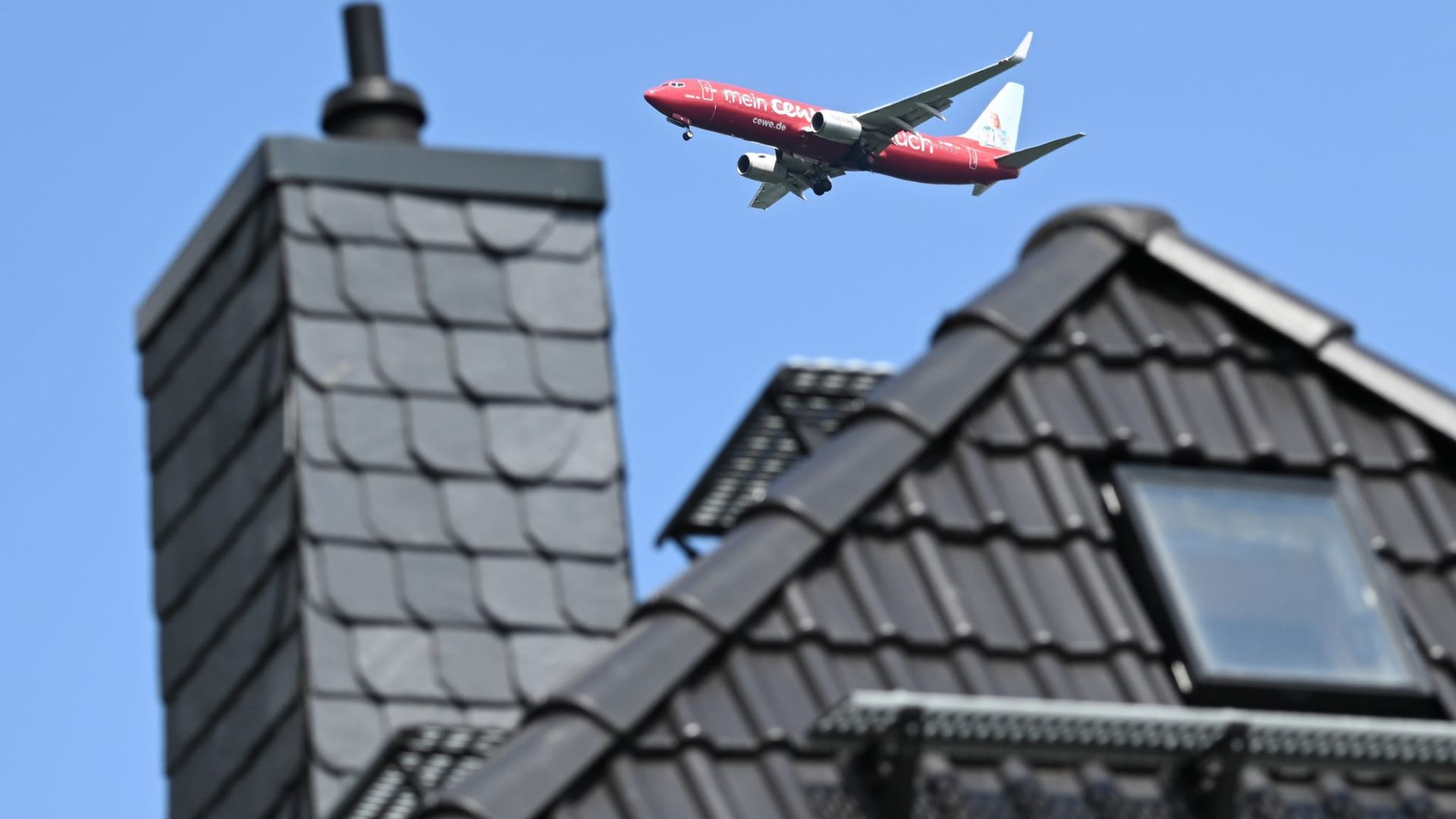 Flugzeug über Neu-Isenburg Flugzeug über Neu-Isenburg
