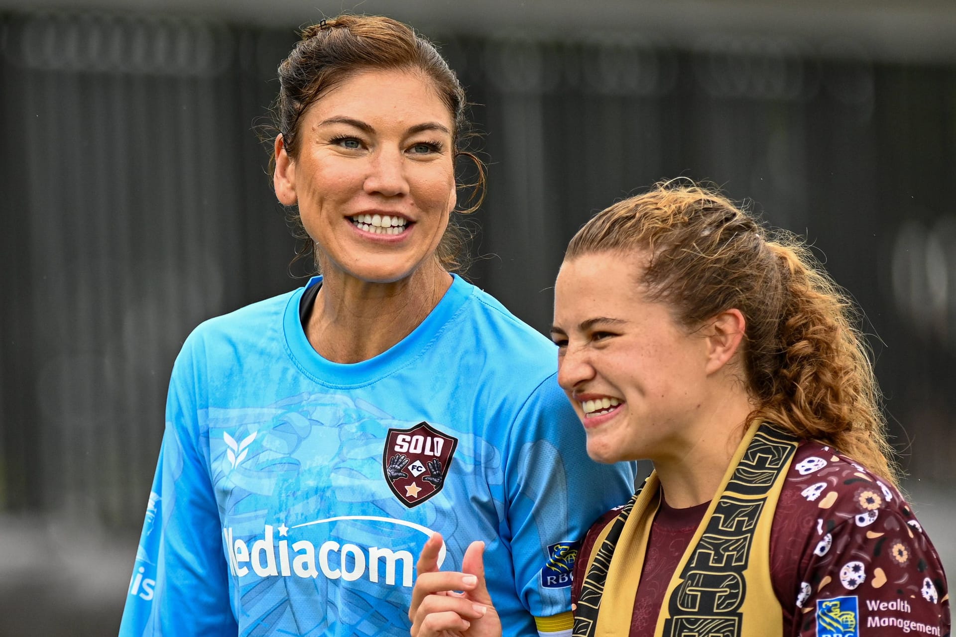Hope Solo (l.): Sie gewann 2015 mit dem US-Team den Weltmeister-Titel.