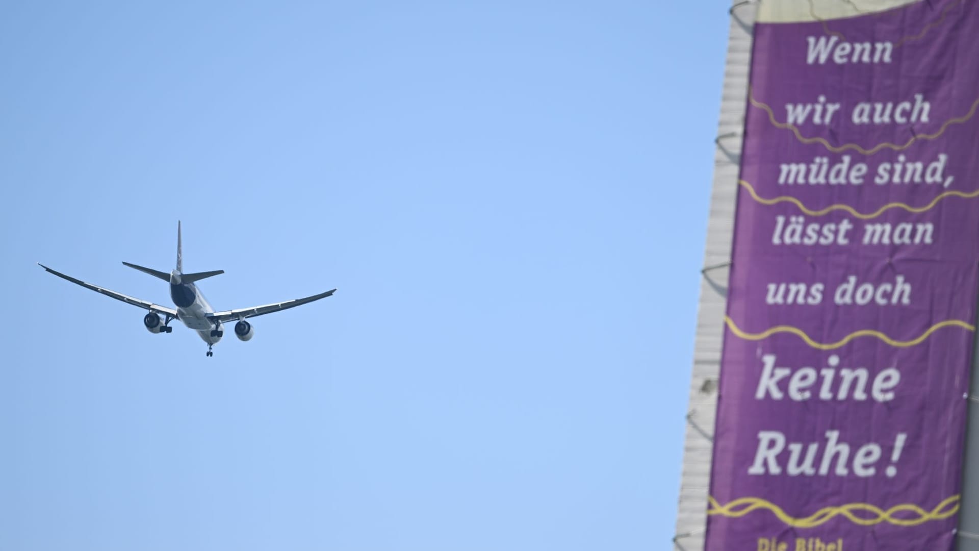 Flugzeug über Neu-Isenburg