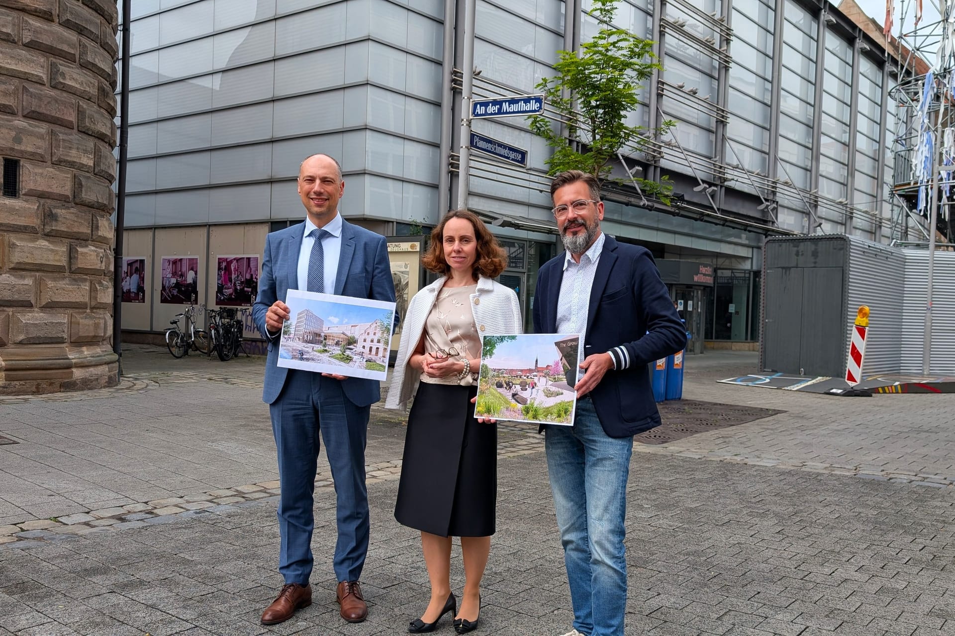 Fraktionsvorsitzender Andreas Kriegelstein (v. l. n. r.), Wirtschaftsreferentin Andrea Heilmaier und Fraktionsgeschäftsführer Michael Kraus (alle CSU): Sie wollen einen Neubau errichten.