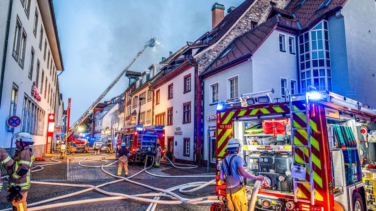 Villingen-Schwenningen: Großbrand – mehrere Gebäude in Flammen
