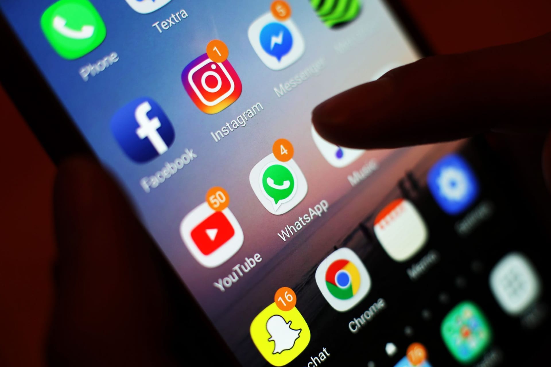 Umfrage: Mehrheit für Zugang zu sozialen Medien erst ab 16