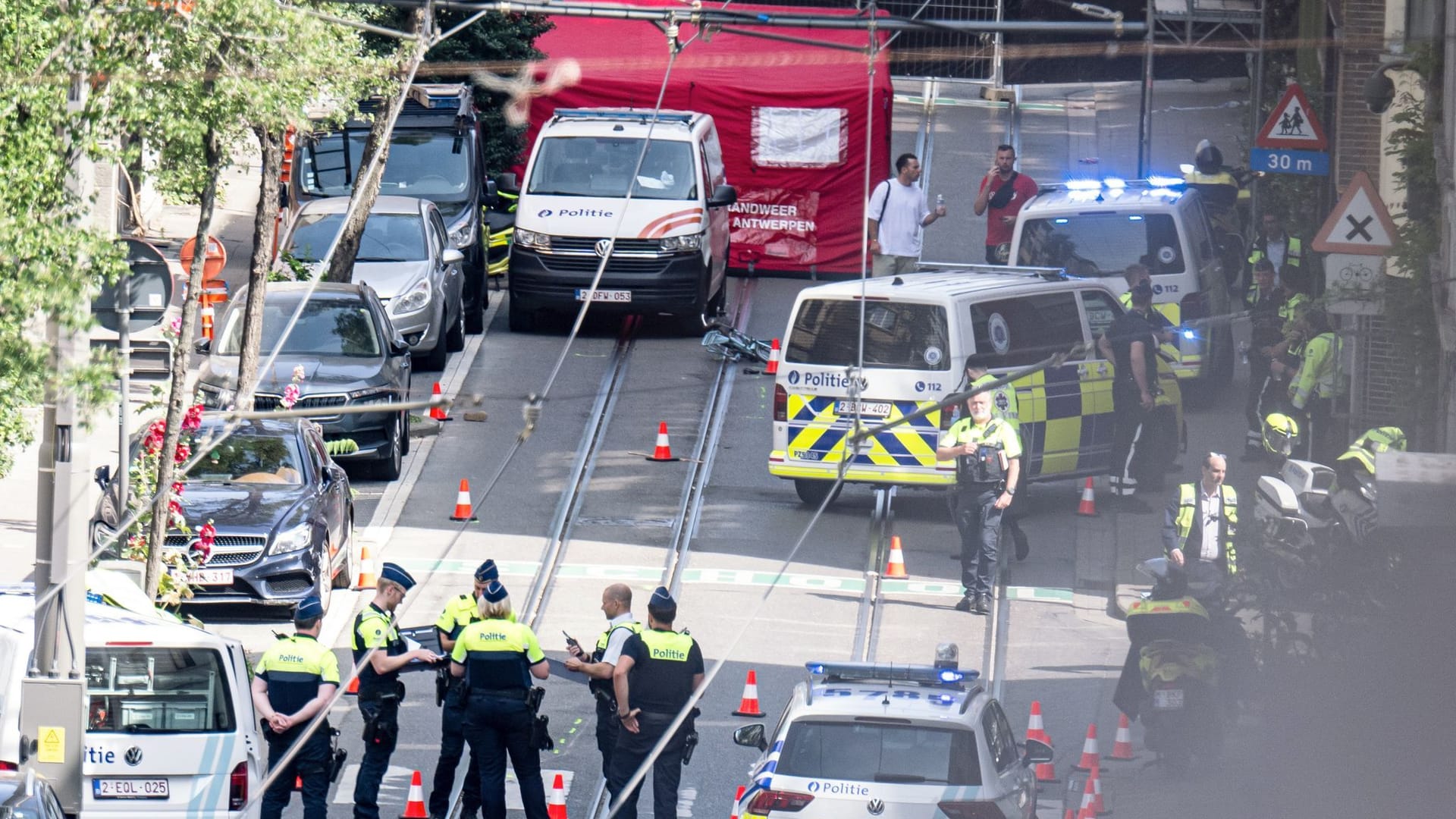 Kind stirbt bei Unfall mit Polizeiauto in Antwerpen Kind stirbt bei Unfall mit Polizeiauto in Antwerpen