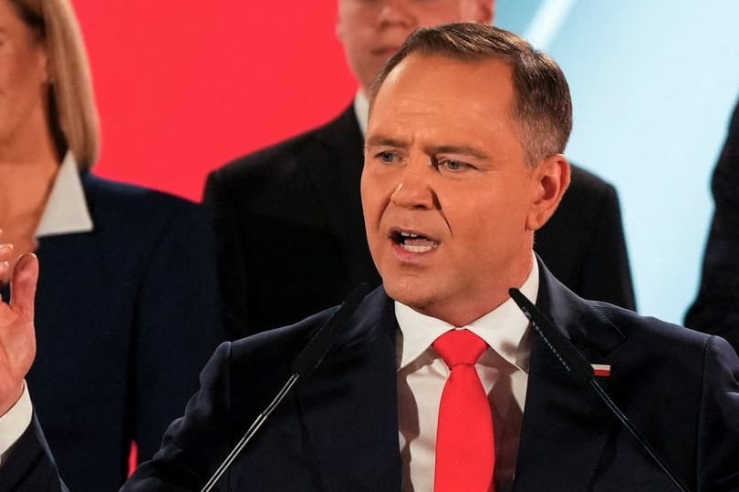Karol Nawrock bei einer Ansprache nach der Wahl. Der rechtskonservative Politiker wird wohl nächster polnischer Präsident.