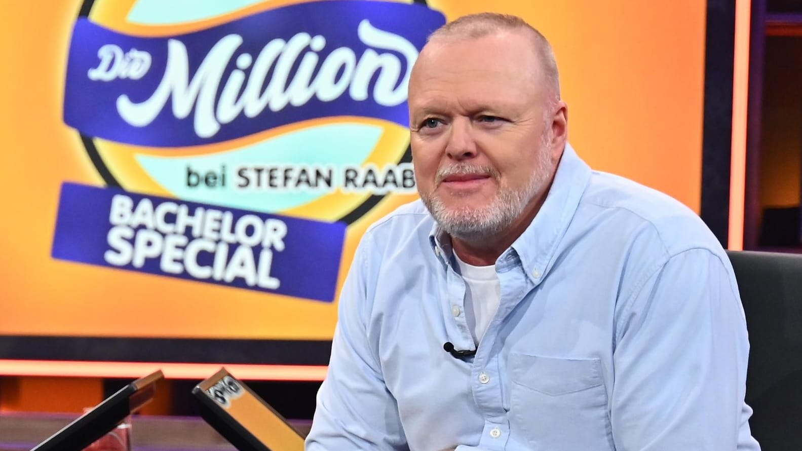 Stefan Raab: Vielleicht zwinkert er immer unauffällig, damit ihn jemand aus der RTL-Hölle befreit – aber niemand scheint es zu merken.