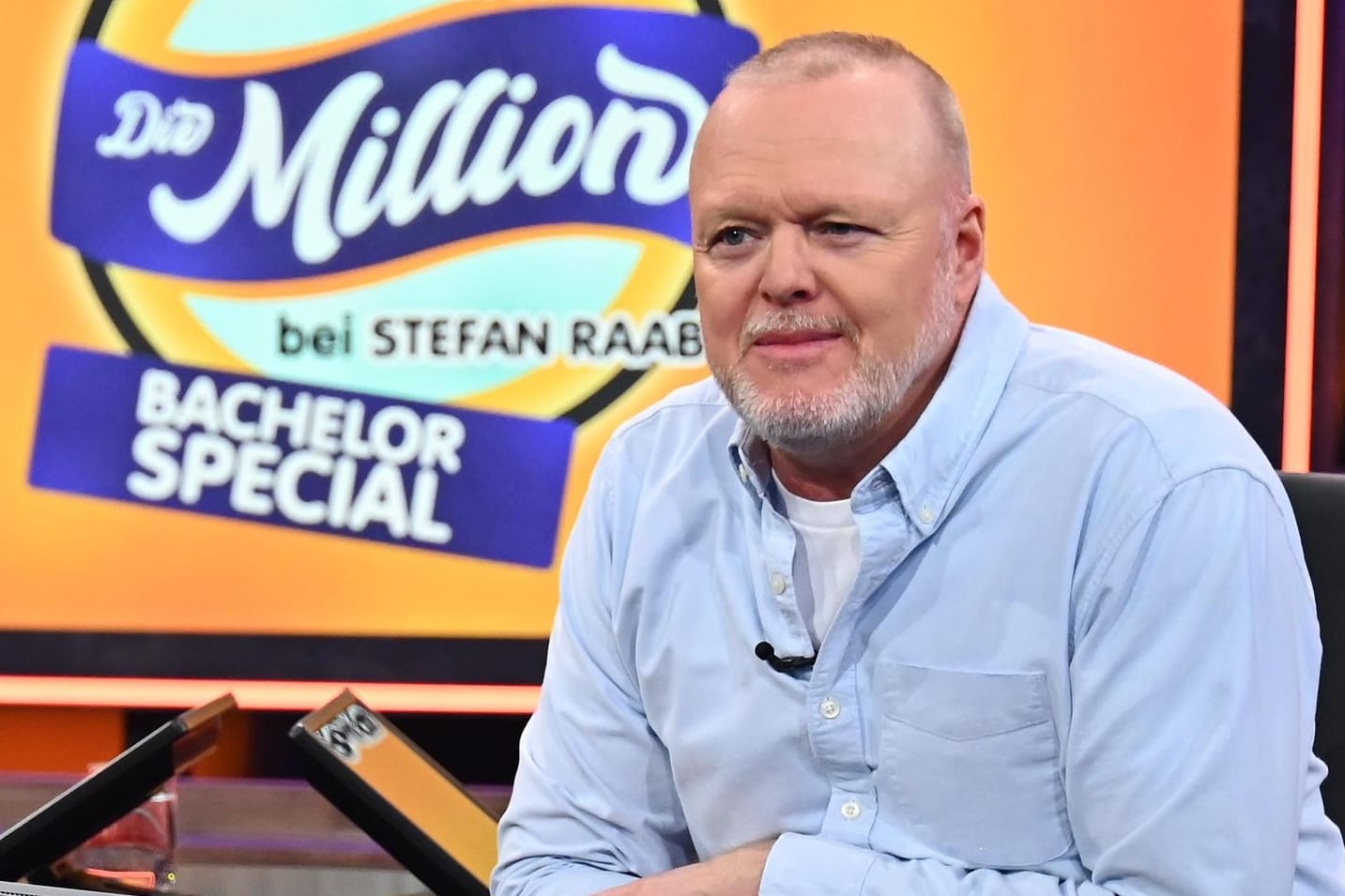 Stefan Raab: Vielleicht zwinkert er immer unauffällig, damit ihn jemand aus der RTL-Hölle befreit – aber niemand scheint es zu merken.