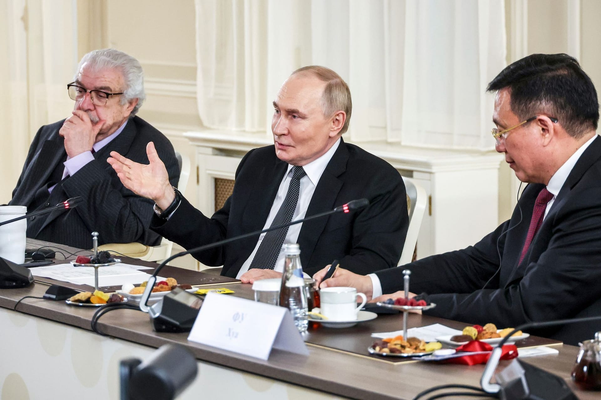 Putin trifft internationale Nachrichtenagenturen