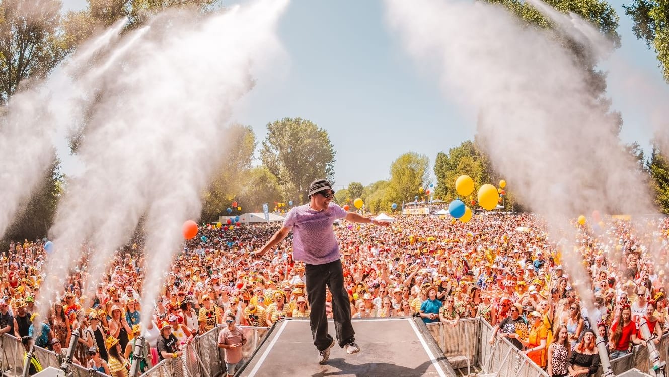 Cat-Ballou-Star Oliver Niesen bei Jeck im Sunnesching am Wochenende (Archivfoto): Es war das letzte Kölsch-Festival im Jugendpark.