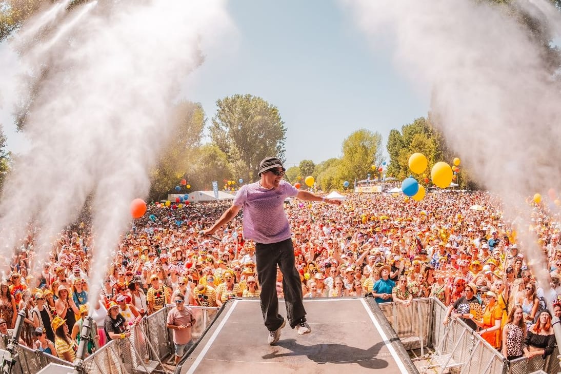 Cat-Ballou-Star Oliver Niesen bei Jeck im Sunnesching am Wochenende (Archivfoto): Es war das letzte Kölsch-Festival im Jugendpark.