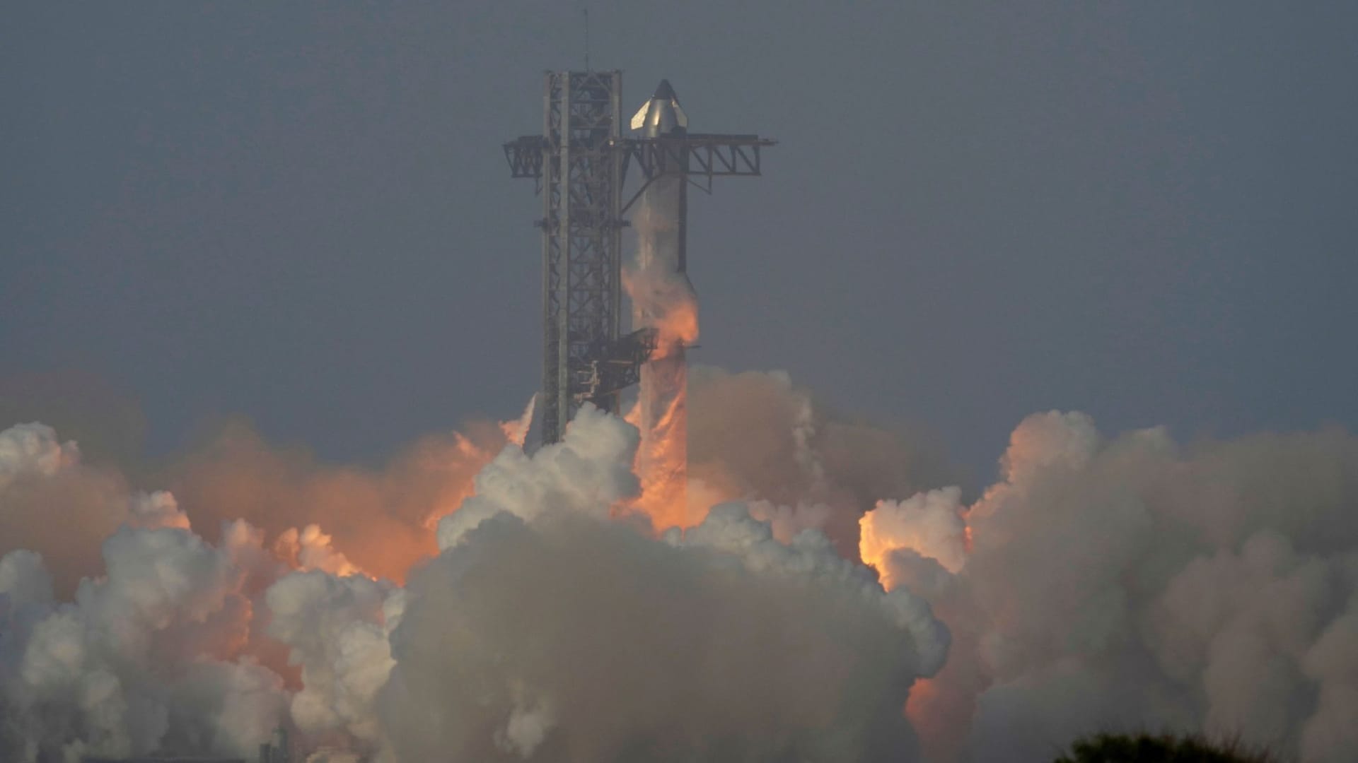 Raumschiff Starship von SpaceX absolviert Testflug Raumschiff Starship von SpaceX absolviert Testflug