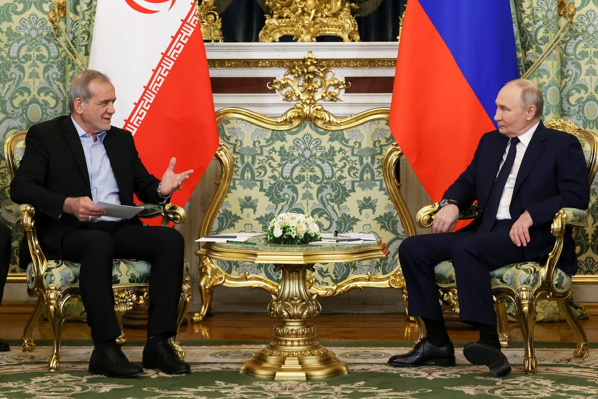 Kremlchef Putin und Irans Präsident Peseschkian