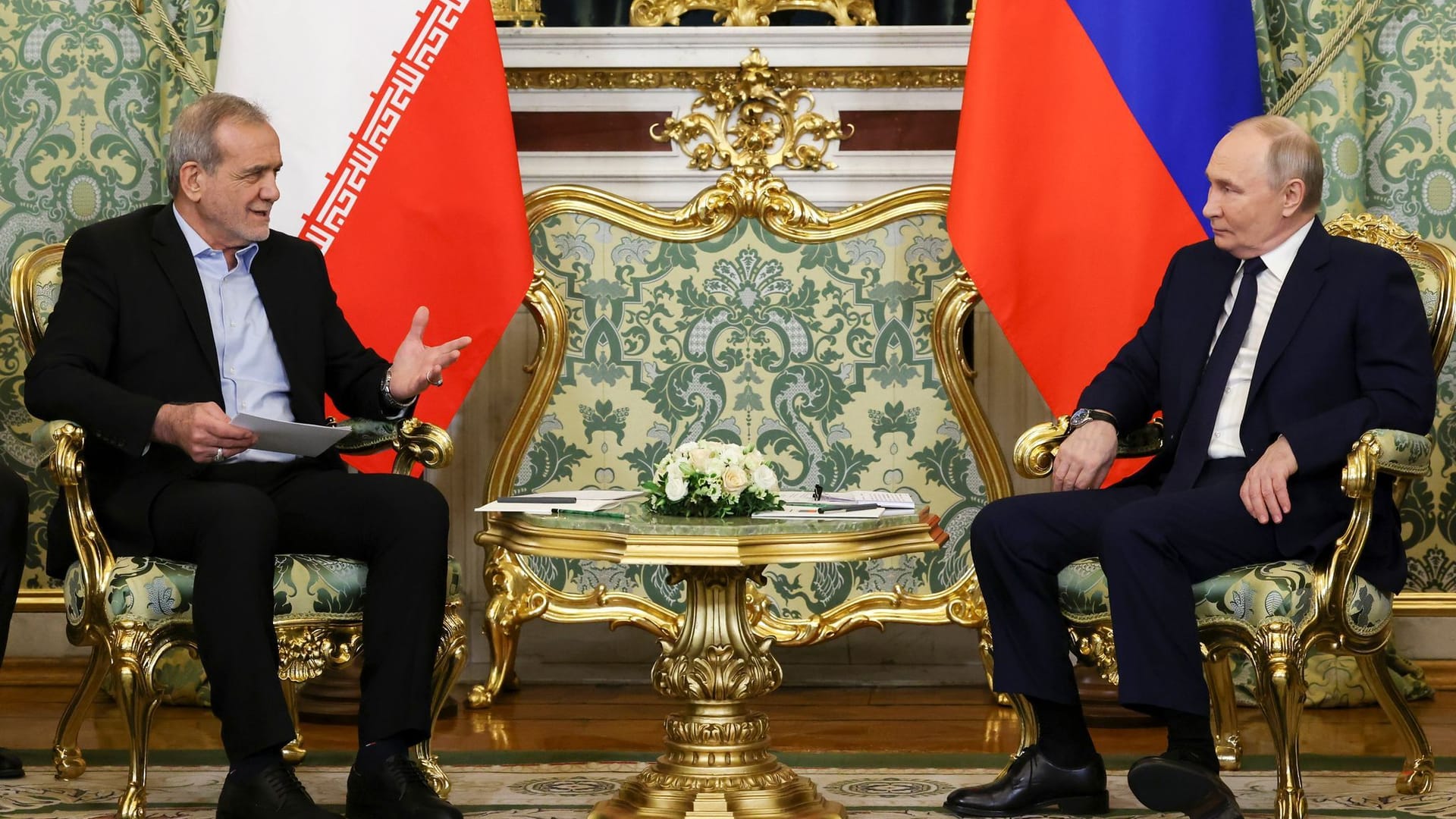 Kremlchef Putin und Irans Präsident Peseschkian Kremlchef Putin und Irans Präsident Peseschkian