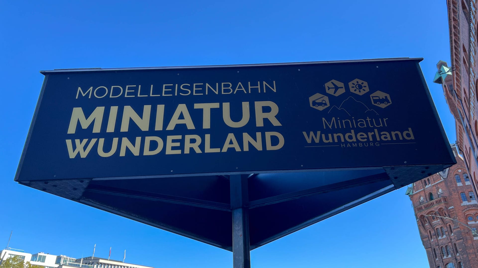 Eingang zum Miniatur Wunderland in Hamburg: Die beliebte Modellwelt erhöht 2026 ihre Eintrittspreise. Eingang zum Miniatur Wunderland in Hamburg: Die beliebte Modellwelt erhöht 2026 ihre Eintrittspreise.