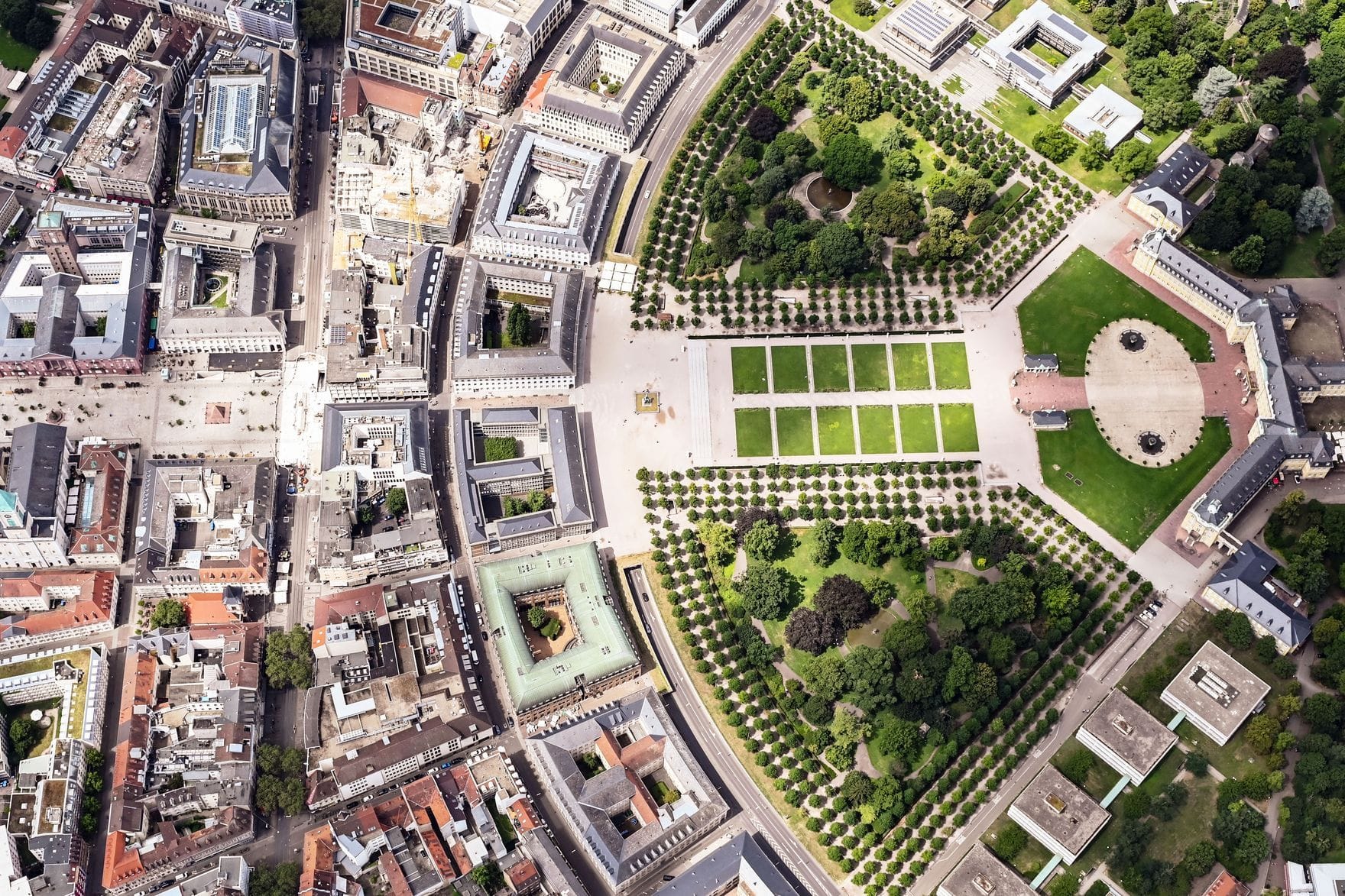 Luftbild Innenstadt Karlsruhe mit Schloss