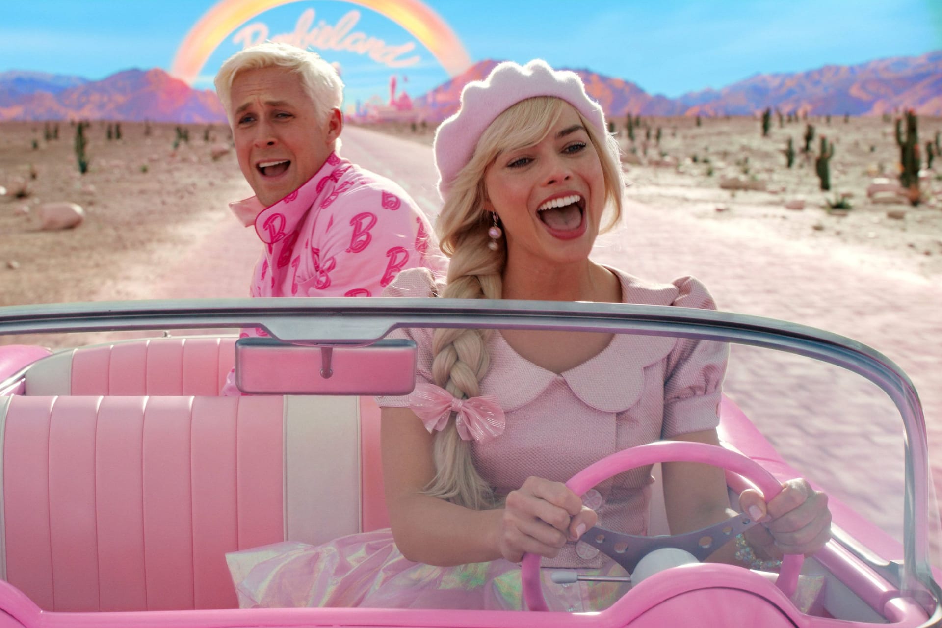 Ryan Gosling (l.) und Margot Robbie in "Barbie": Die Komödie wird beim Freundschaftskino in Braunschweig kostenlos gezeigt.