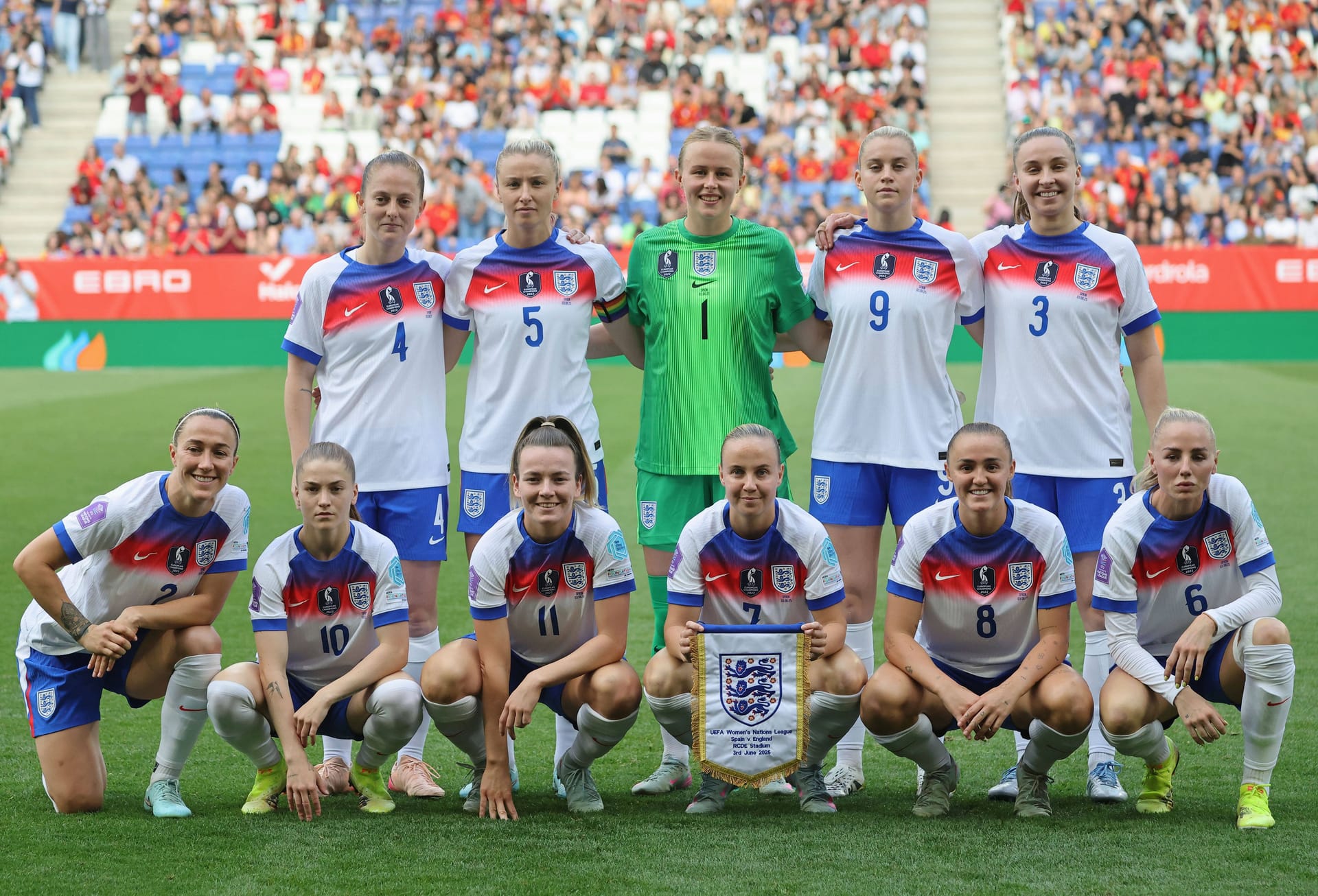 Teamfoto der englischen Frauen-Nationalmannschaft vor dem Spiel gegen Spanien am 03.05.2025. Teamfoto der englischen Frauen-Nationalmannschaft vor dem Spiel gegen Spanien am 03.05.2025.