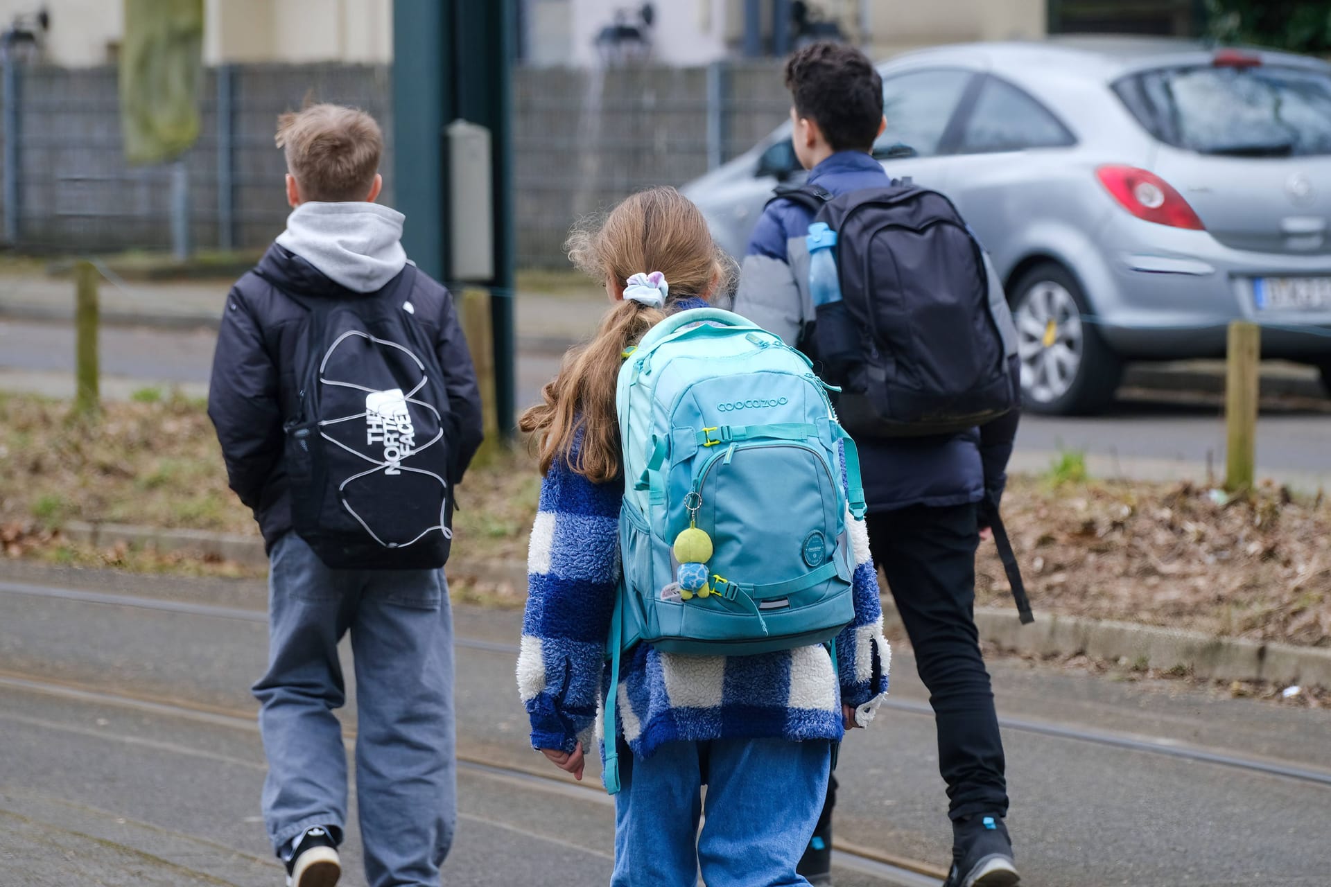 Kinder auf dem Schulweg (Symbolbild): Bei dem Aktionstag wurde an 20 Stellen kontrolliert.