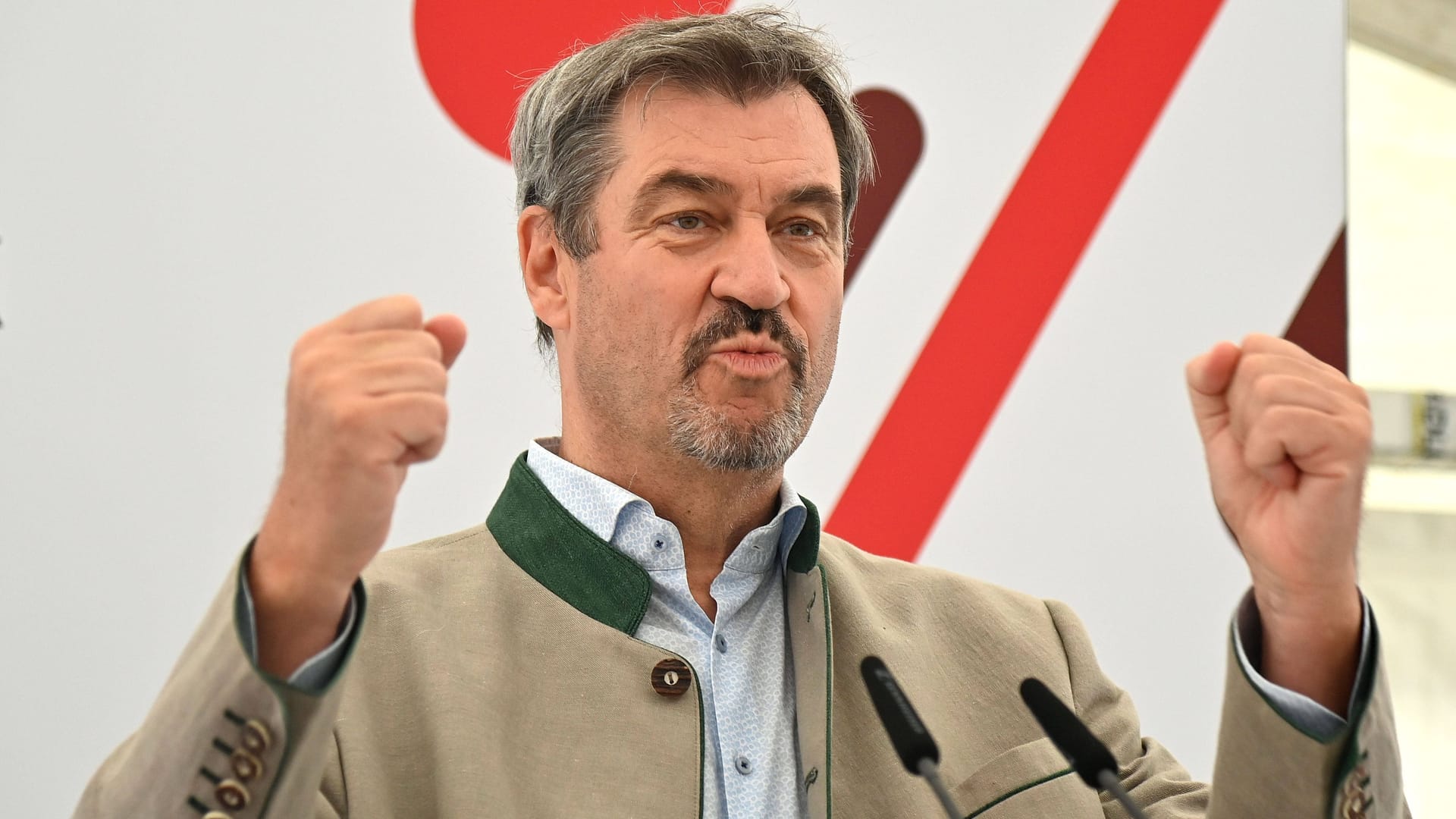 CSU-Chef Markus Söder: Der bayerische Landesvater will Druck auf die SPD ausüben, um Sozialkosten einzusparen.