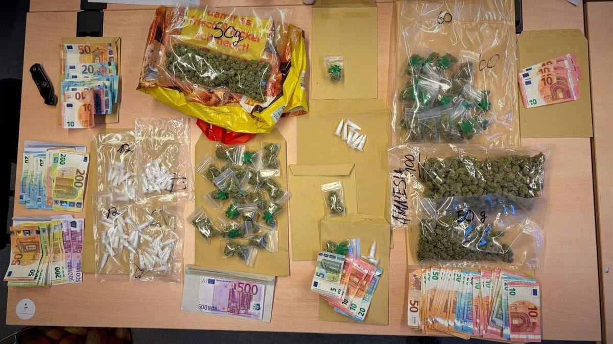 Marihuana, Cannabis, Kokain und Bargeld: Die Bremer Polizei machte einen großen Fund. Marihuana, Cannabis, Kokain und Bargeld: Die Bremer Polizei machte einen großen Fund.