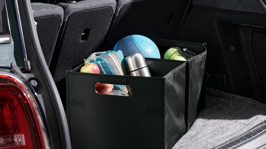 Mit einer Auto-Faltbox lässt sich Ordnung im Kofferraum schaffen.