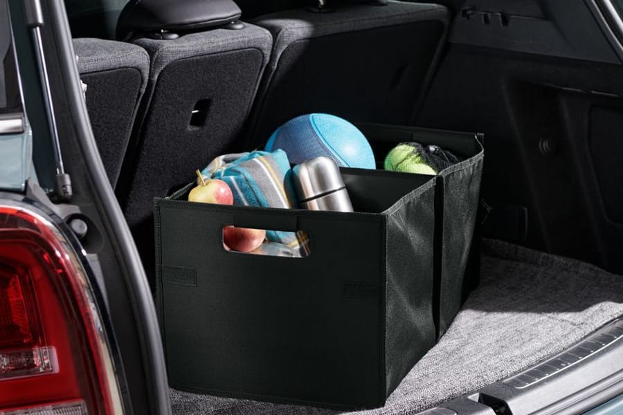 Mit einer Auto-Faltbox lässt sich Ordnung im Kofferraum schaffen. Mit einer Auto-Faltbox lässt sich Ordnung im Kofferraum schaffen.