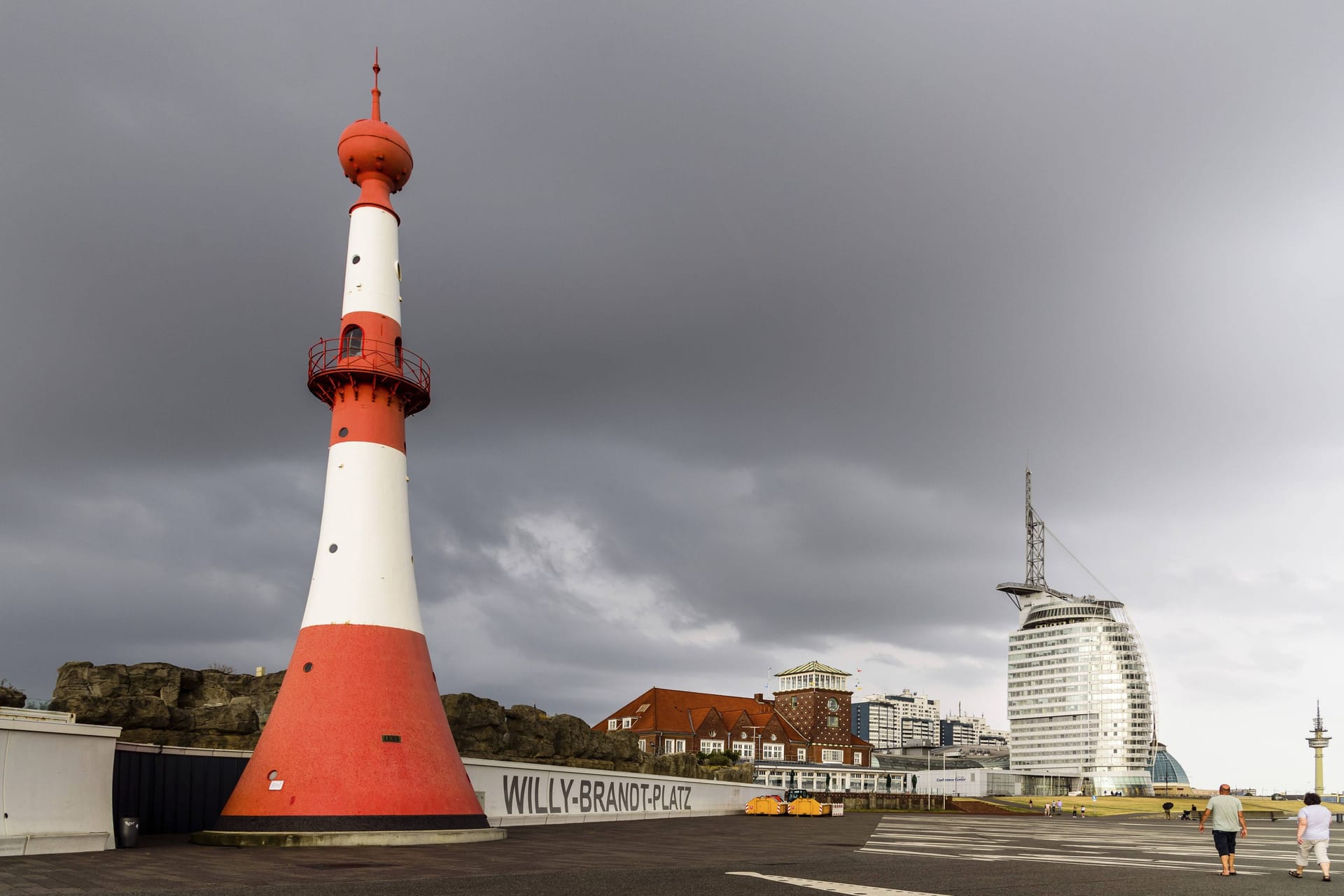 Gewitter über Bremerhaven (Symbolbild): Am Samstagabend drohen in der Region teils heftige Unwetter.