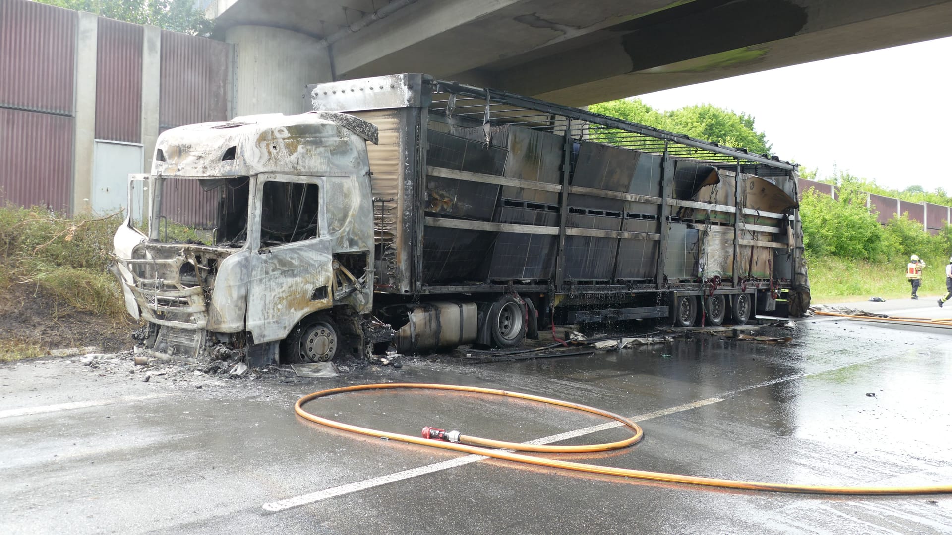 Der Lkw: Die Feuerwehr konnte den Brand löschen.