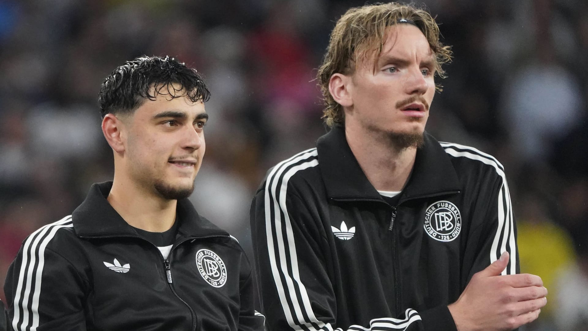 Aleksandar Pavlović (l.) und Nick Woltemade: Die beiden Nationalspieler pflegen offenbar eine gute Freundschaft.